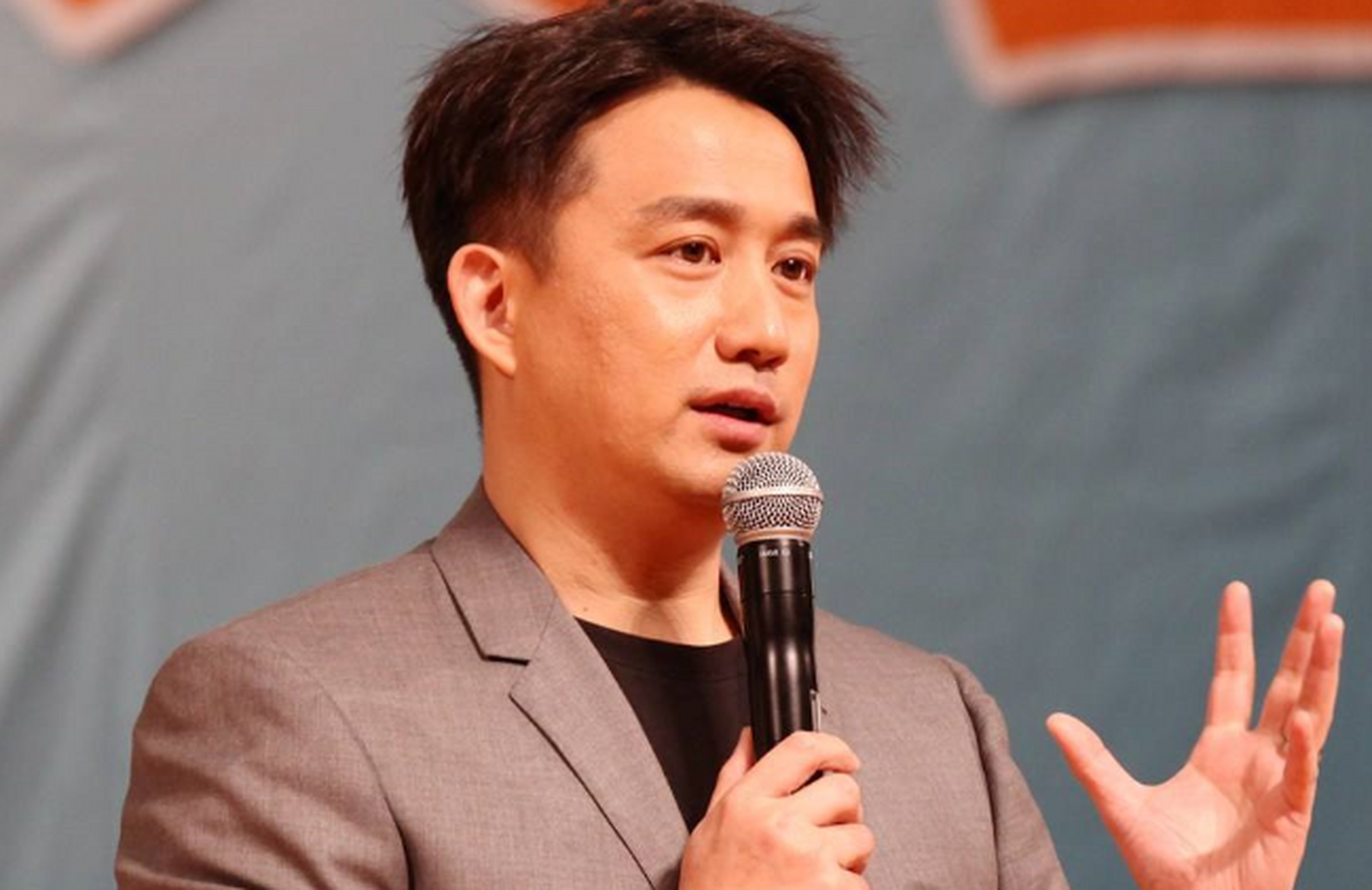 胡歌黄磊不虚此行对手戏# 《不虚此行》发布"父子之憾"情感预告.