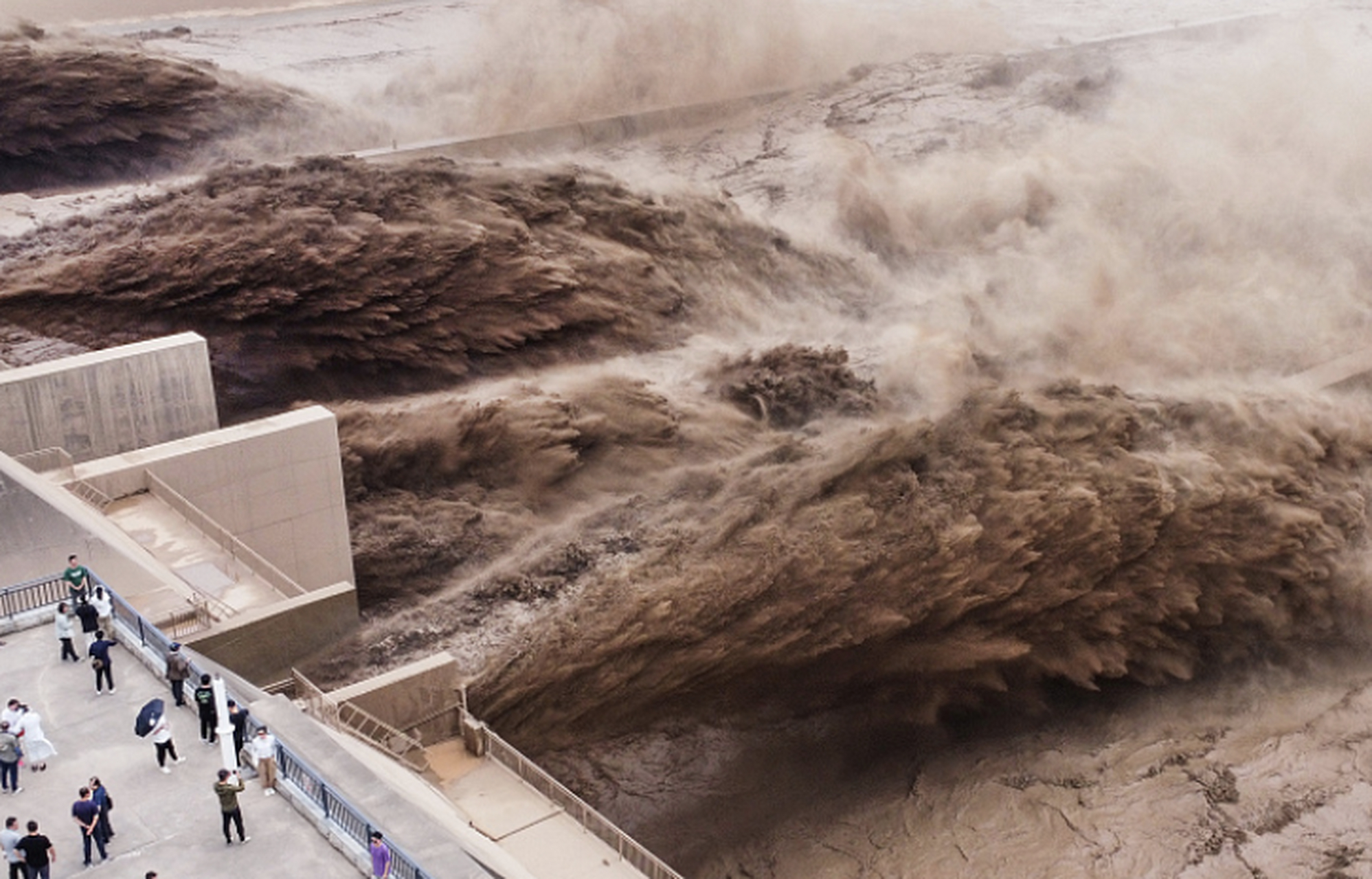 黄河小浪底开启排沙模式# 小浪底迎来排沙最壮观阶段.