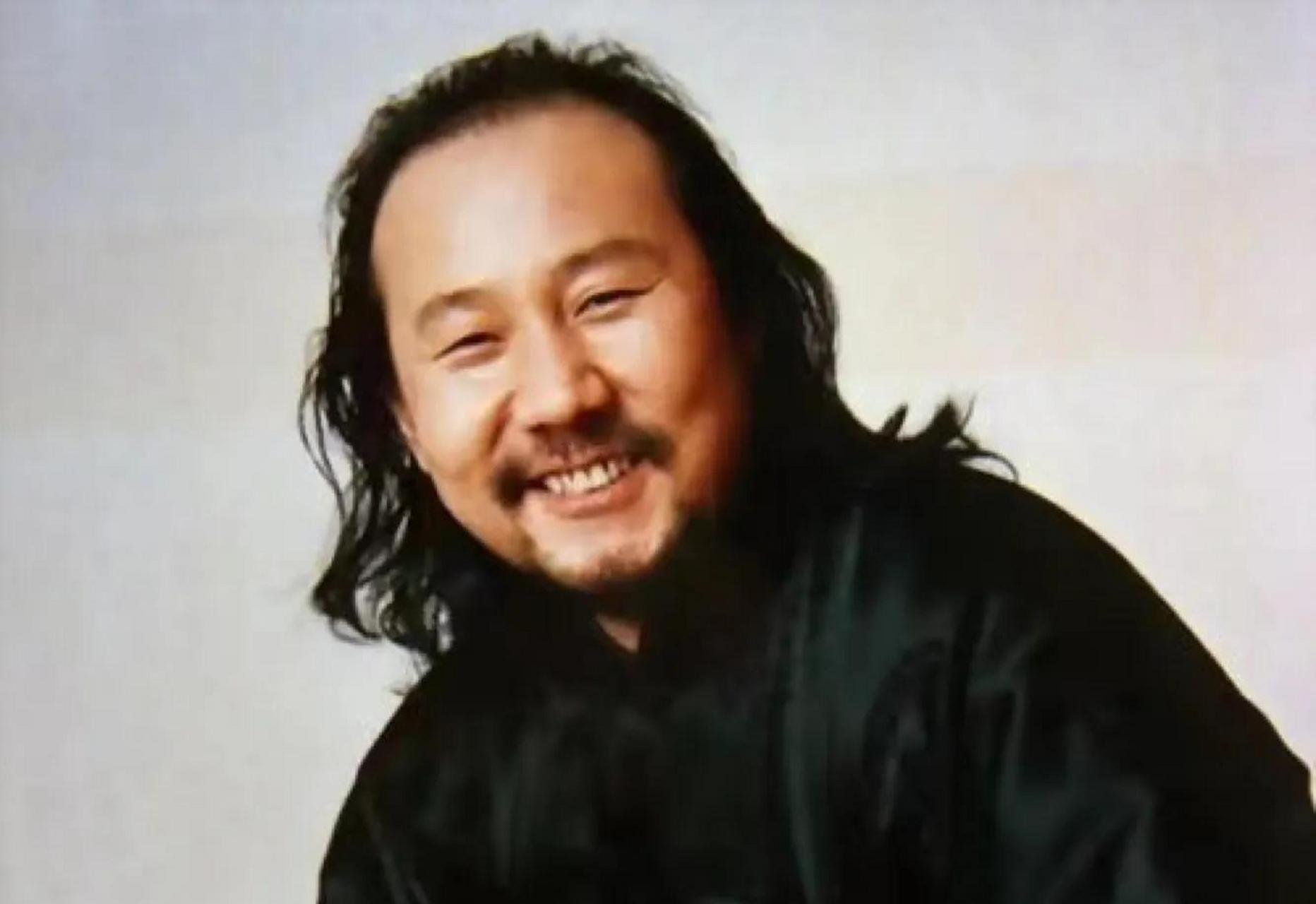 gif创作人# 腾格尔和年轻时判若两人啊,满屏大长腿190即视感,颜值一