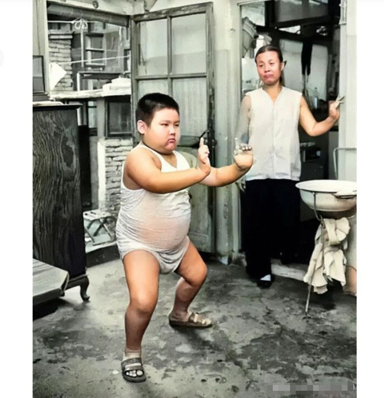 上世纪八十年代,在全国范围内掀起了一场名为"气功热"的风潮.