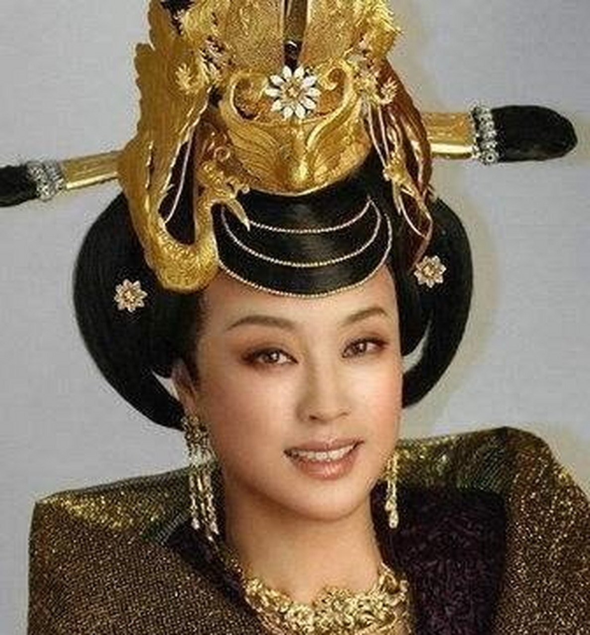 刘晓庆是四川音乐学院附中的学生,她在学校很努力,学习东西很快,所以