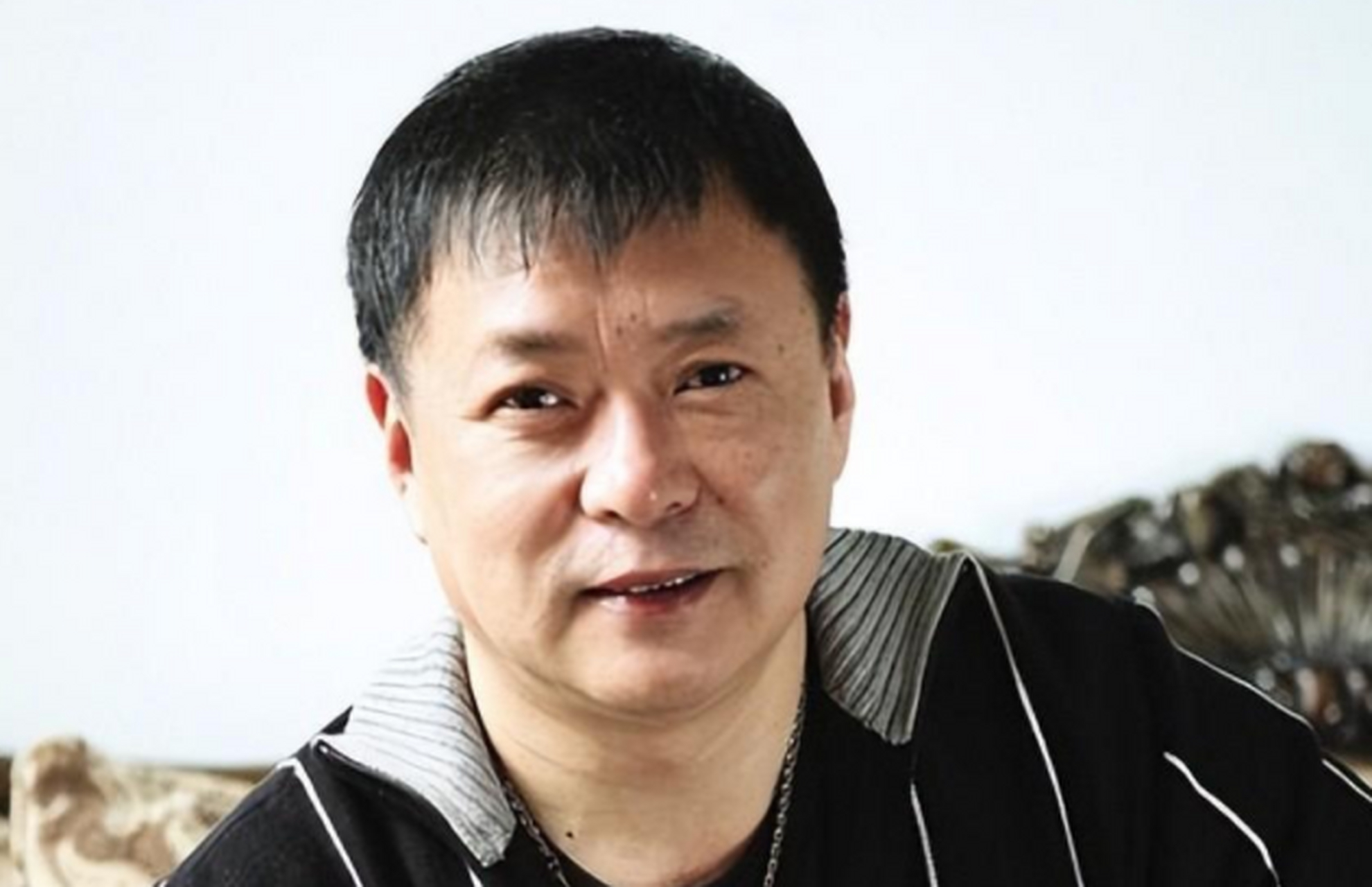 近日,64岁的老戏骨迟志强发布了一段视频,视频中的迟志强老态尽显