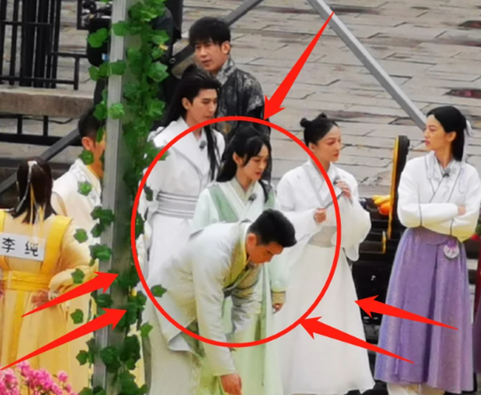 跑男cp分组,杨颖张彬彬一组,黄旭熙周也一组,蔡徐坤小组养眼.