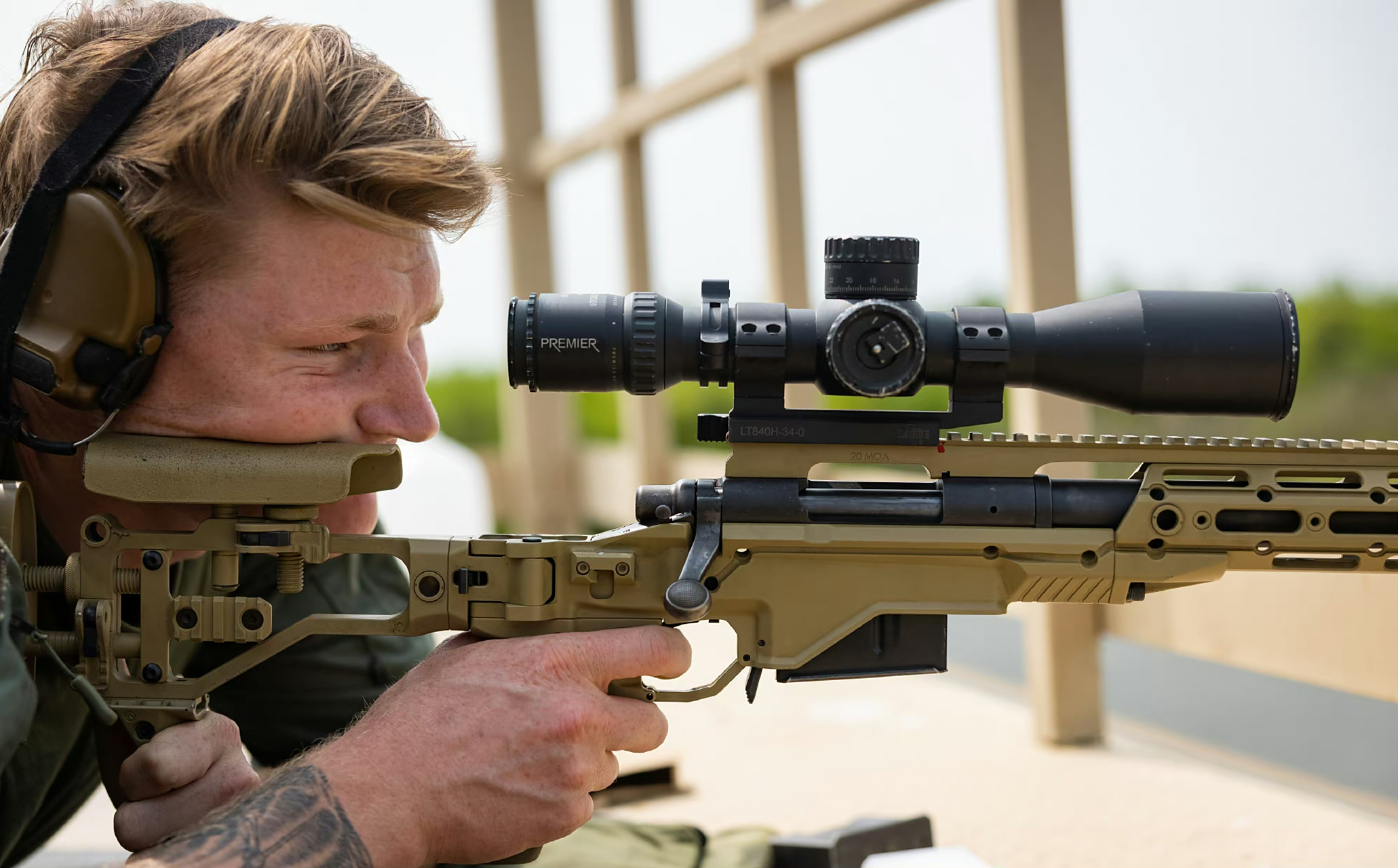 万能的网络,这是不是美国海军陆战队装备的m40a6狙击步枪?