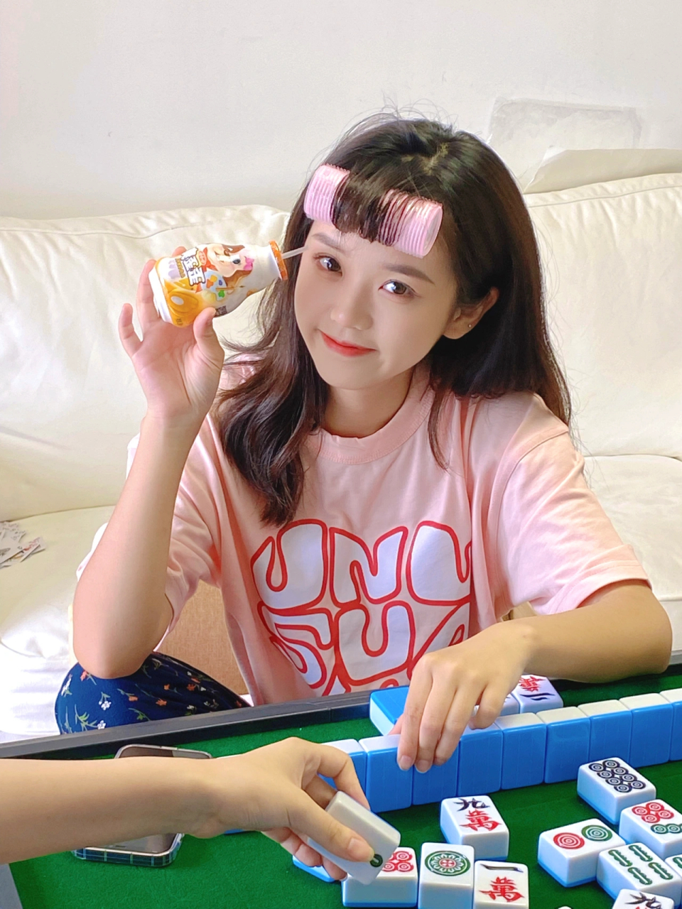 打麻将吗?三缺你?|生活感拍照附滤镜 #领潮新势力#  教妹妹打牌?