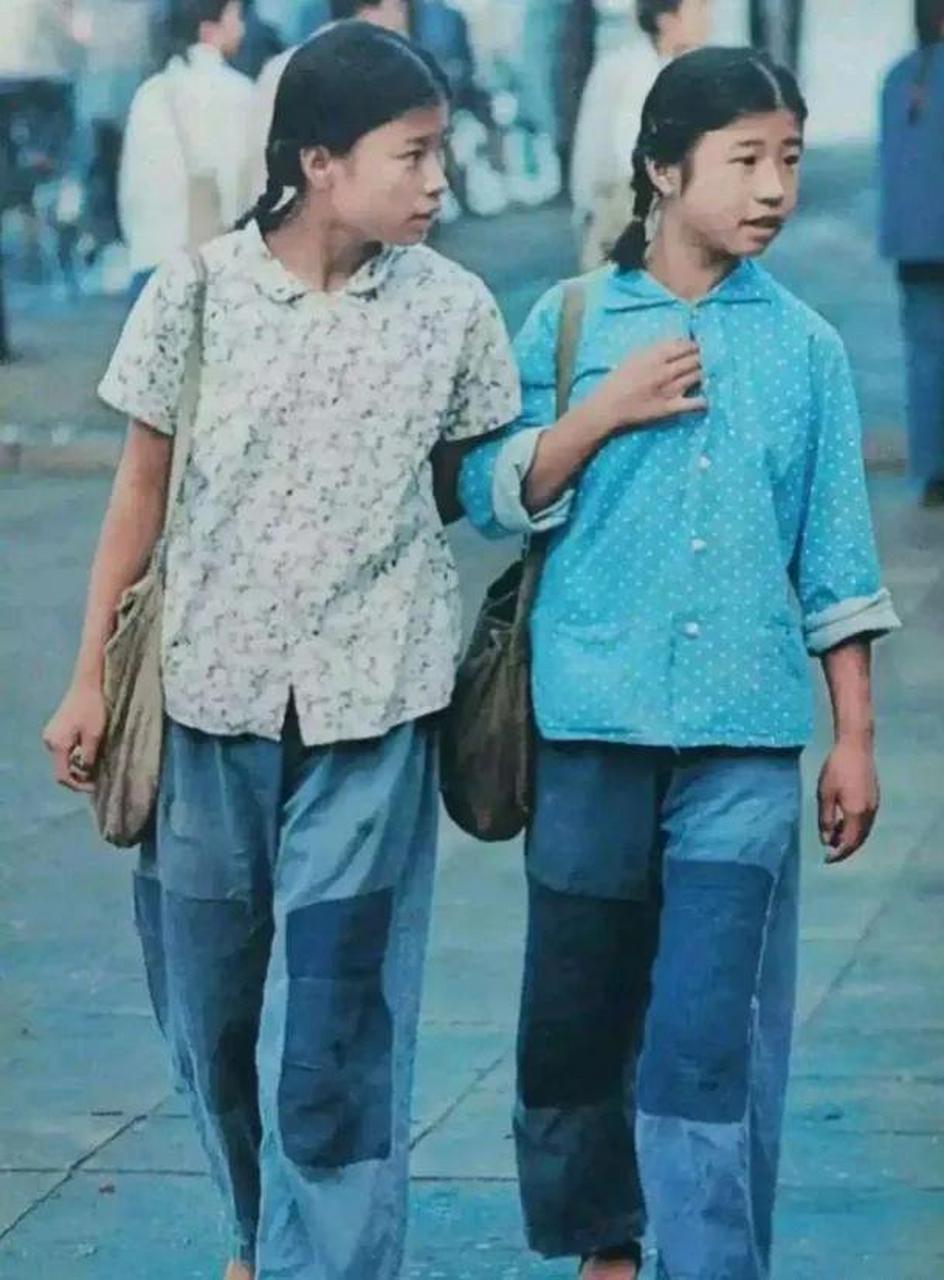 在60年代的中国,穿衣打扮与现在完全不同