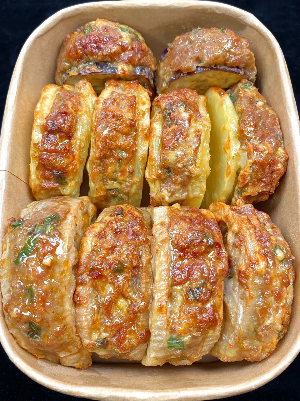 食材:藕片,土豆片,茄子片  做法: 1肉末加蒜蓉,葱花,1勺蚝油,一勺