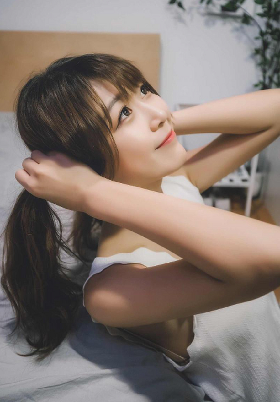 清纯又可爱的女孩居家私房摄影