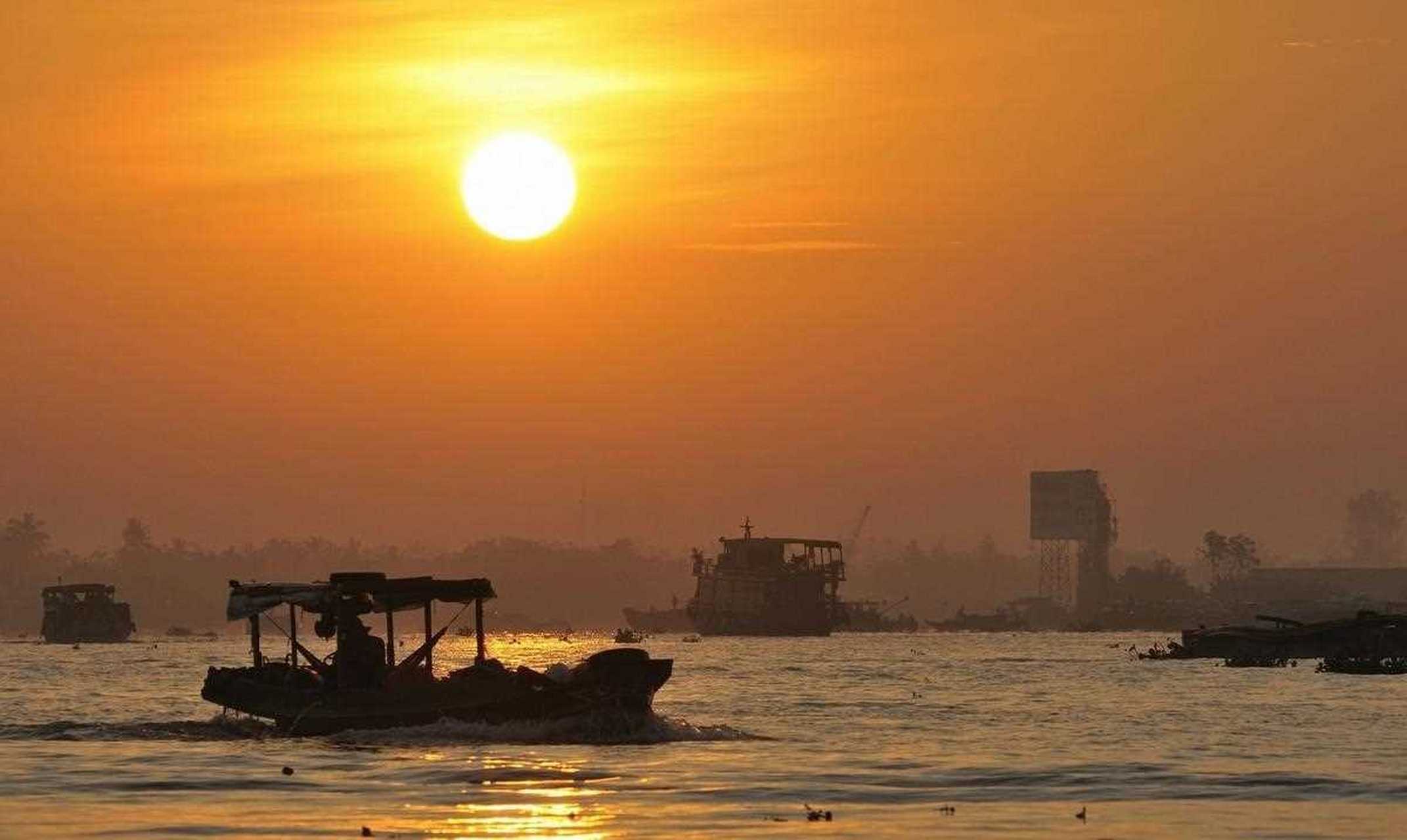 湄公河(mekong river)总长约49千米,流域总面积为8万平方千米,是世界