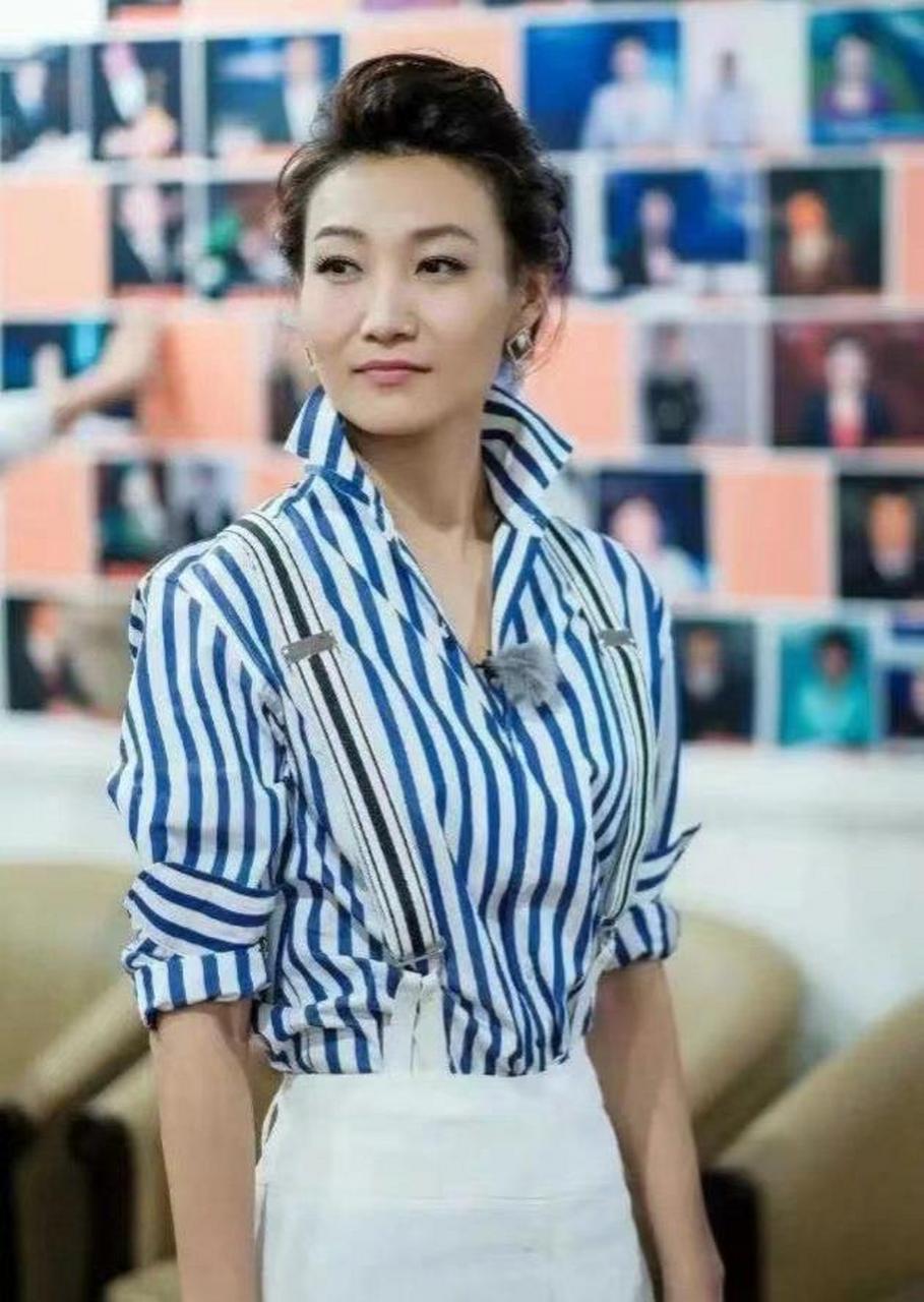 最近,网络上流传着关于央视主播李梓萌即将在十一结婚的消息,这引来了