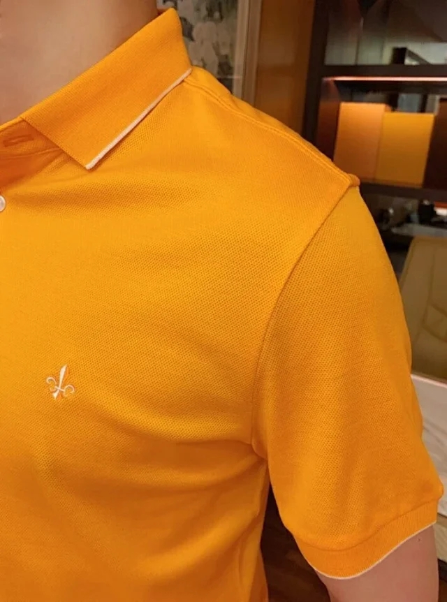 克罗心polo衫:新鲜颜的色及精致的撞色品牌logo刺绣相当显凸时尚