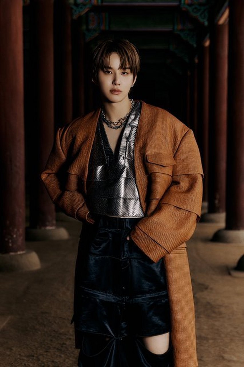 nct127的第五张专辑《fact check》个人预告照正式公开,由金廷祐,道英