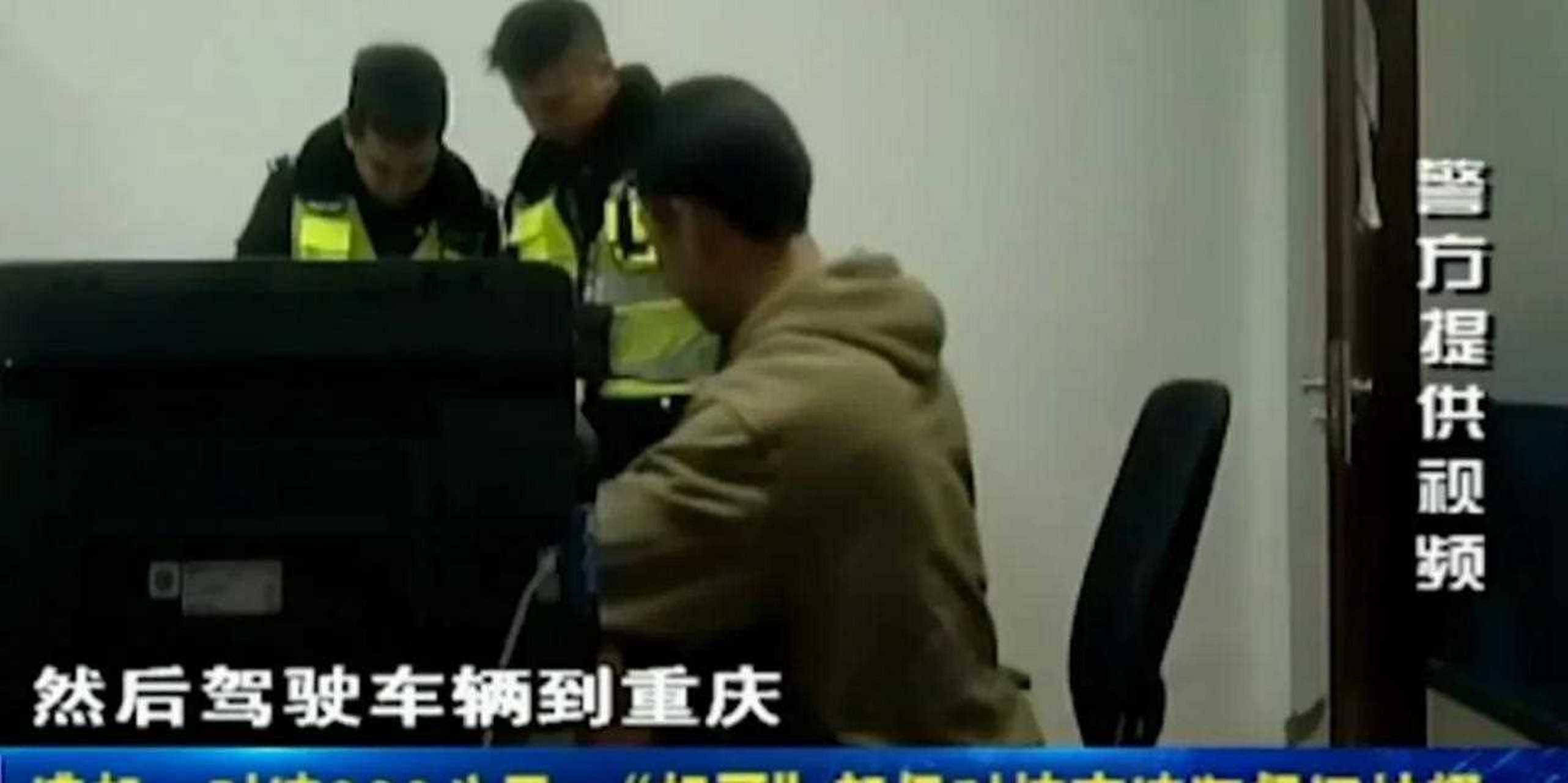 成都一"超哥"这把遭的凶哦,驾驶保时捷911以229公里时速,在天府机场