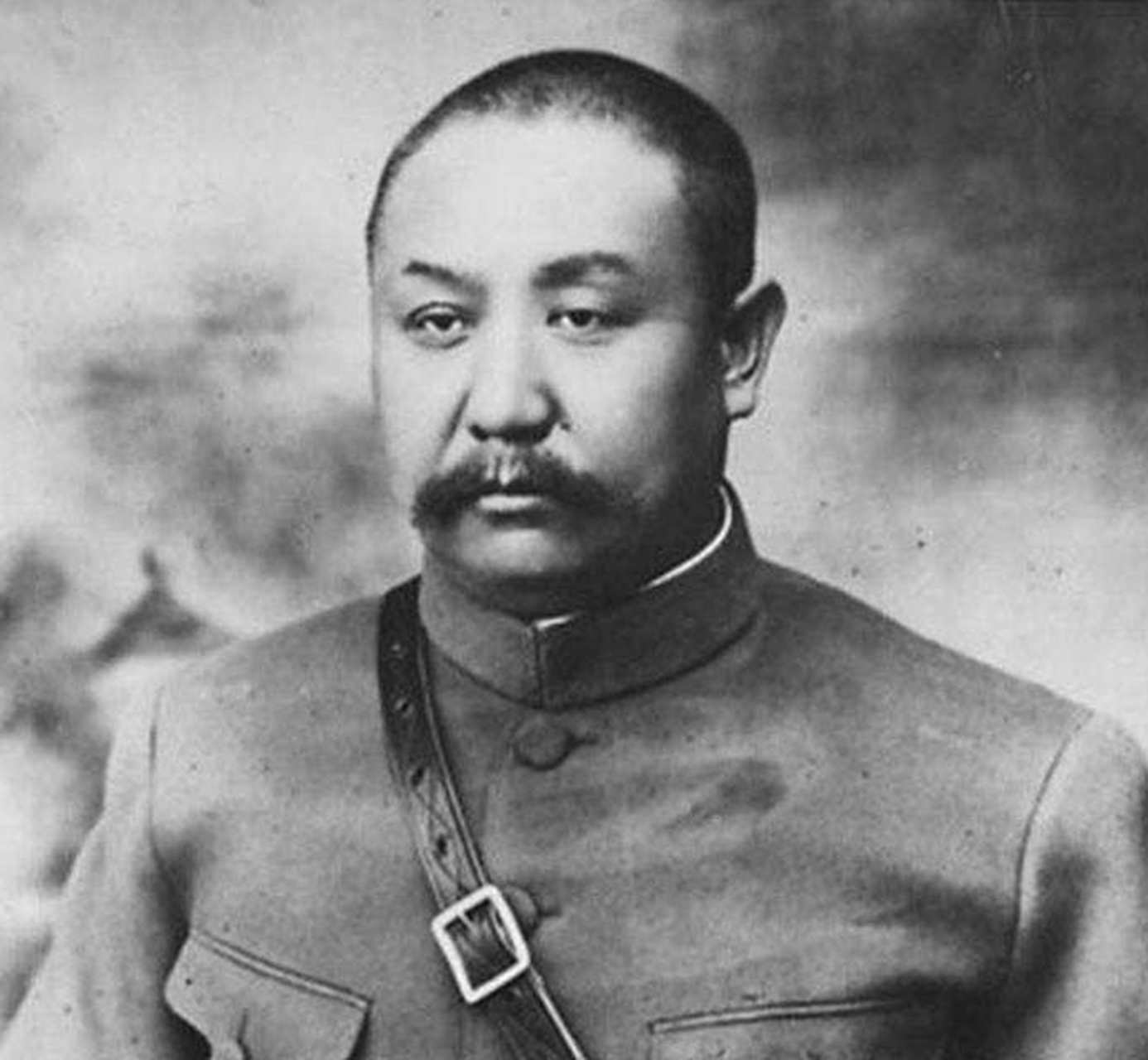 1911年10月22日,陕西新军在张凤翙等人的指挥下 占领西安.