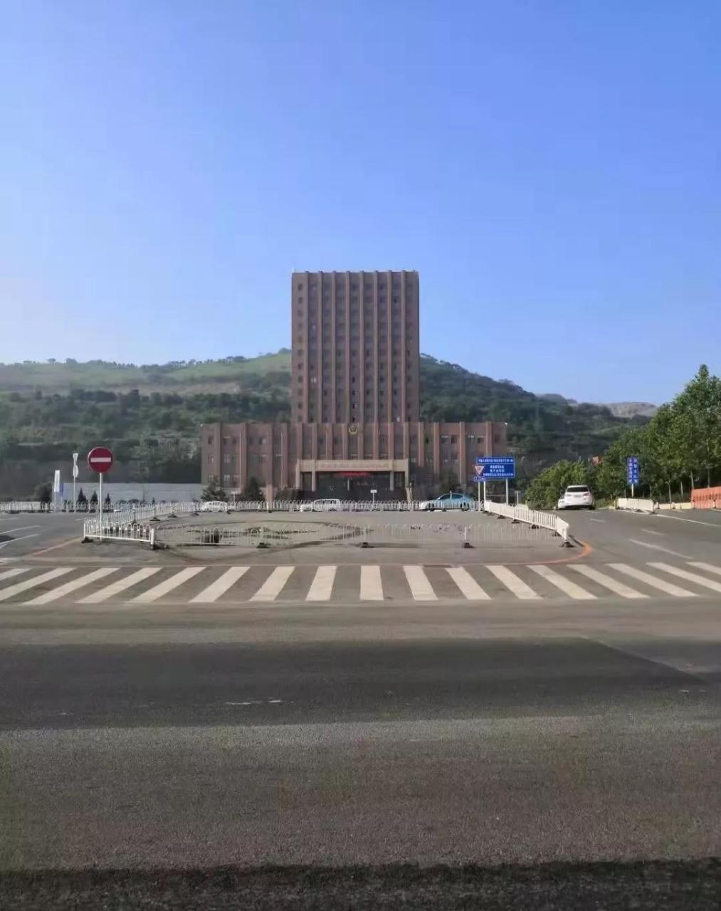 原出入境管理局大楼,已经改成大连驾管所了.