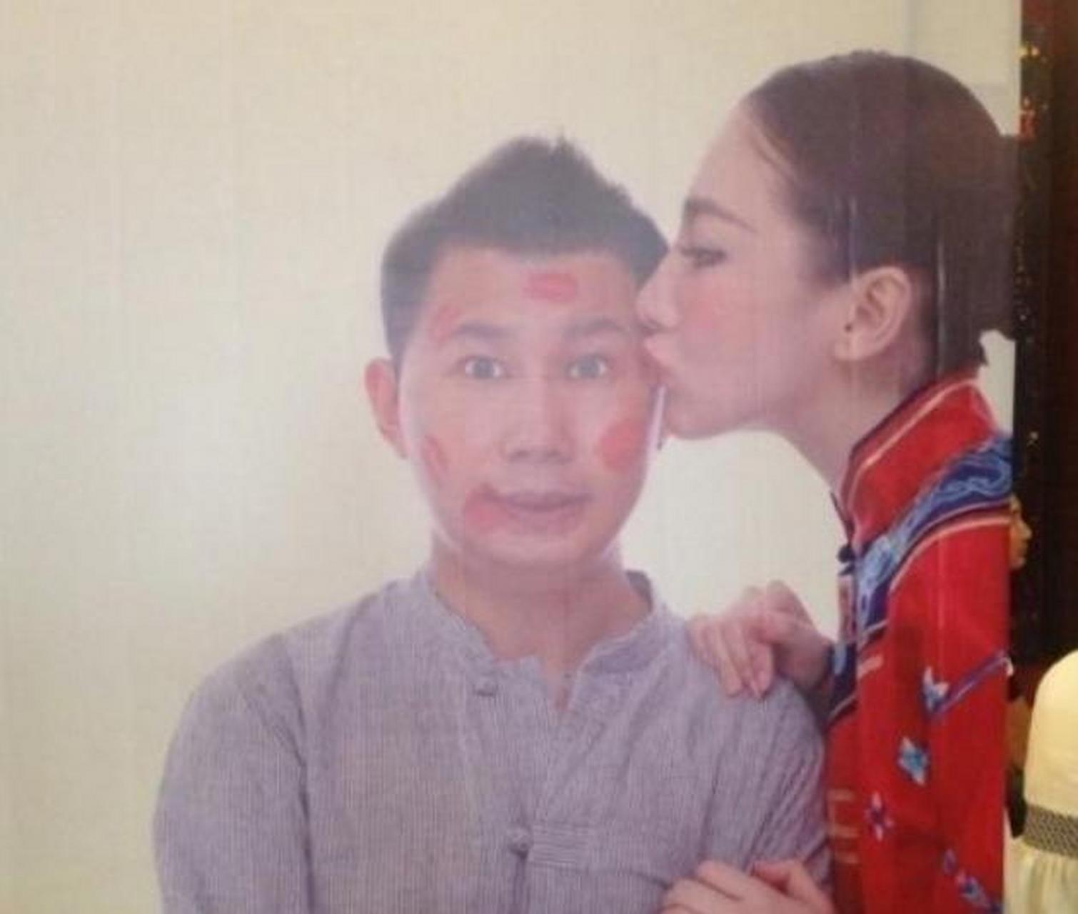 当年,何云伟背着老婆梁小娟,与一名叫月月的女孩同居了,郭德纲知道后