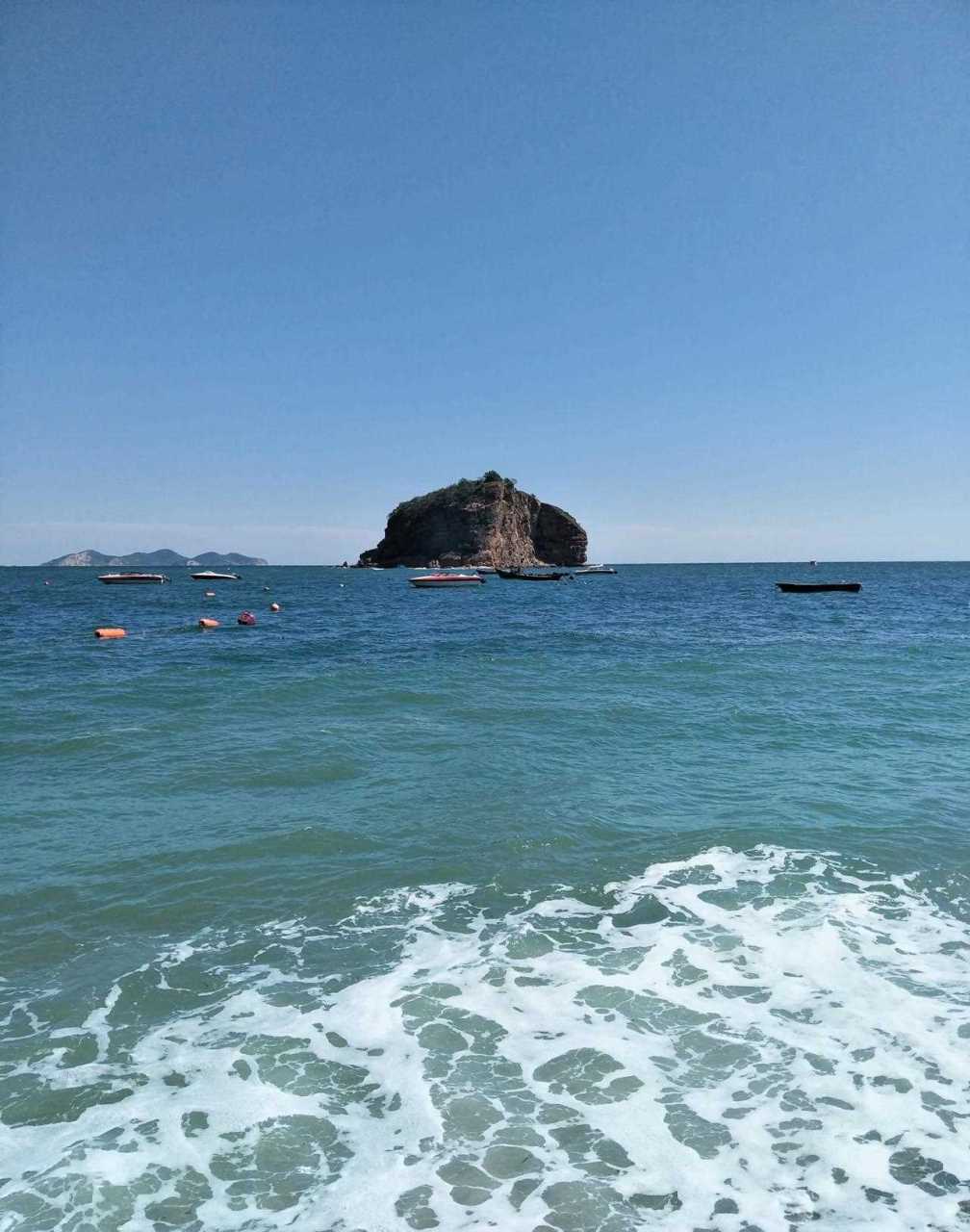 棒槌岛海滨浴场,日清凉好去处.