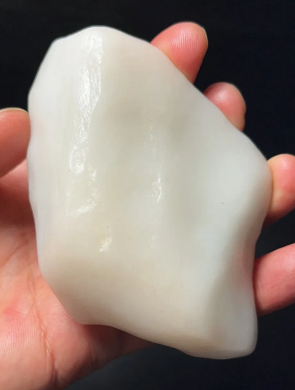 点击头像看直播##金丝玉#  太美了,戈壁滩上偶遇的一坨羊油!