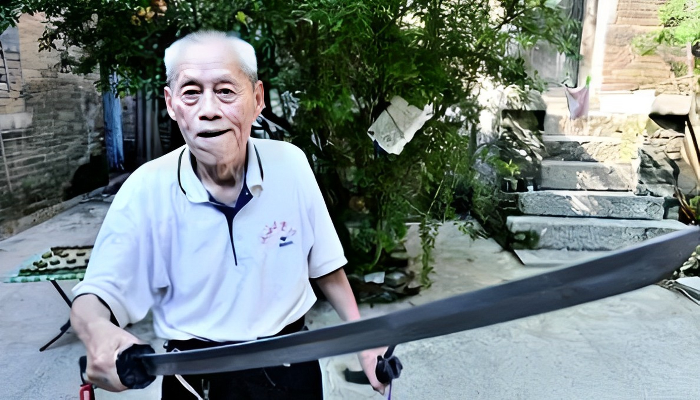 1945年的一天,乔装打扮的侯永生碰巧遇到