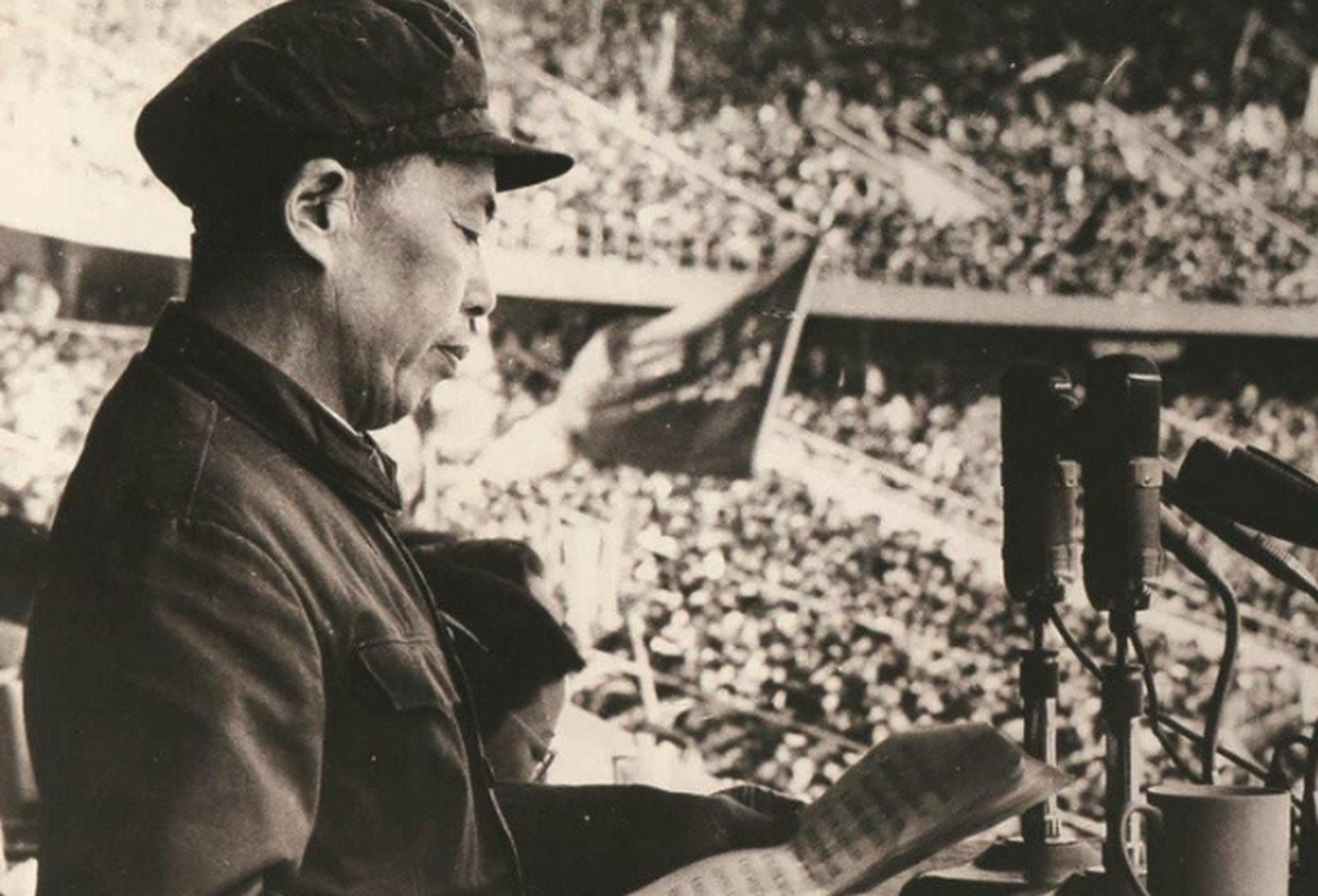 傅崇碧是中国军队的一名将领,长期担任军事干部.