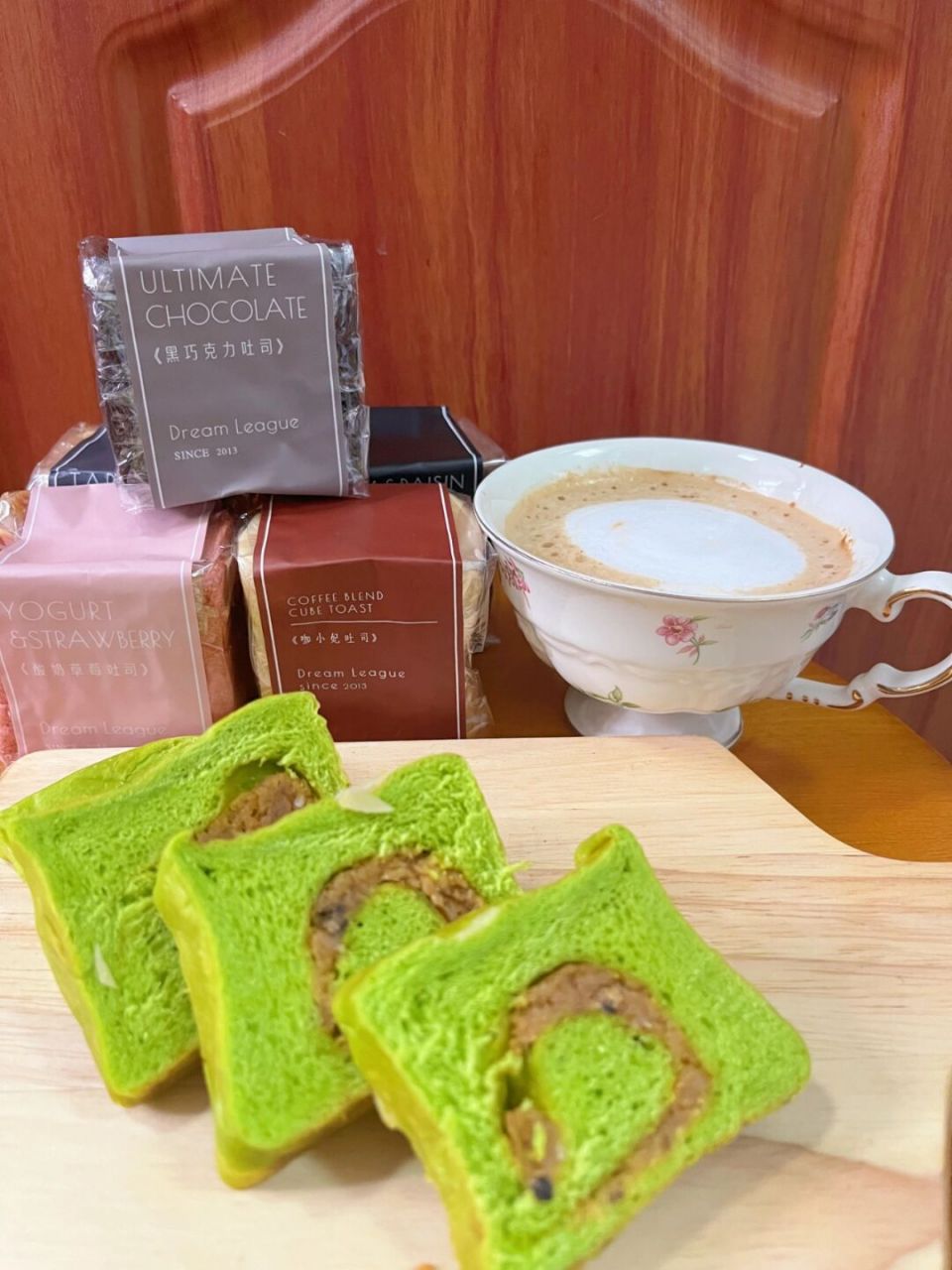 黑巧克力吐司:浓郁黑巧克力酱,好次健康配上黑咖绝了!