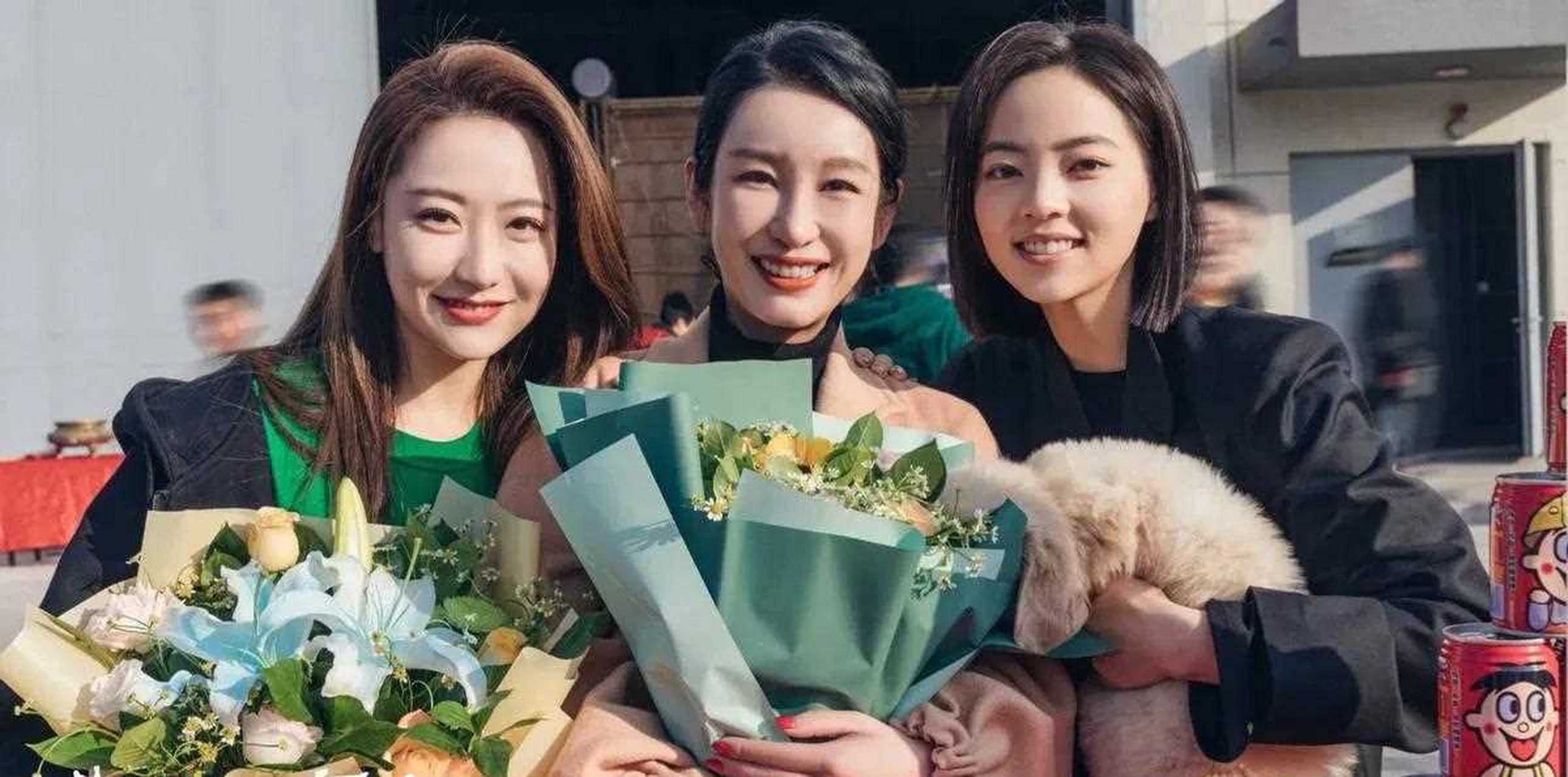 [鼓掌] 林多美希望能够生活的好一点,找了个家世和工作都不错的老公.