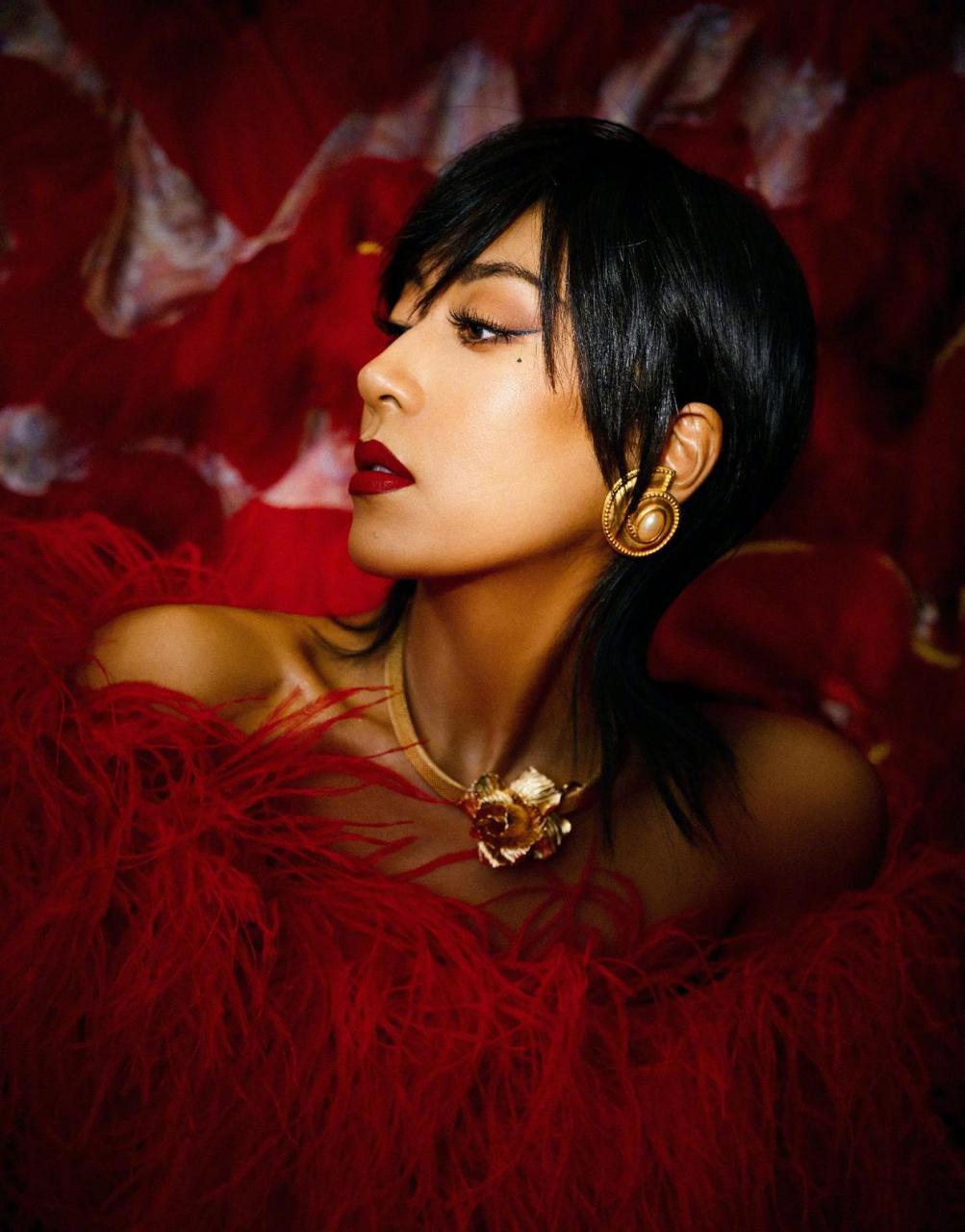 鲻鱼头短发一改往日momoko的风格,你更喜欢吉克隽逸长发还是短发?