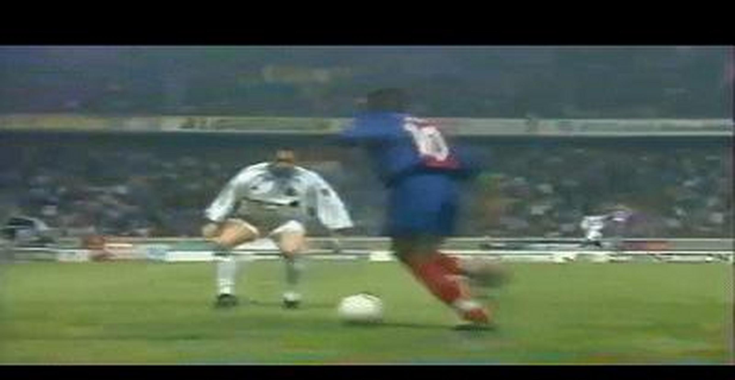 gif创作人# 飞鸟奥科查,著名的盘带大师,被誉为尼日利亚足球的第一人