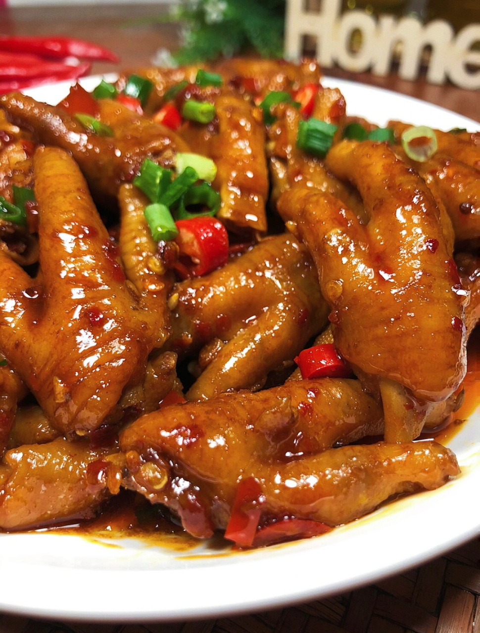 今天跟大家分享这盘好吃到哭的香辣鸡爪!