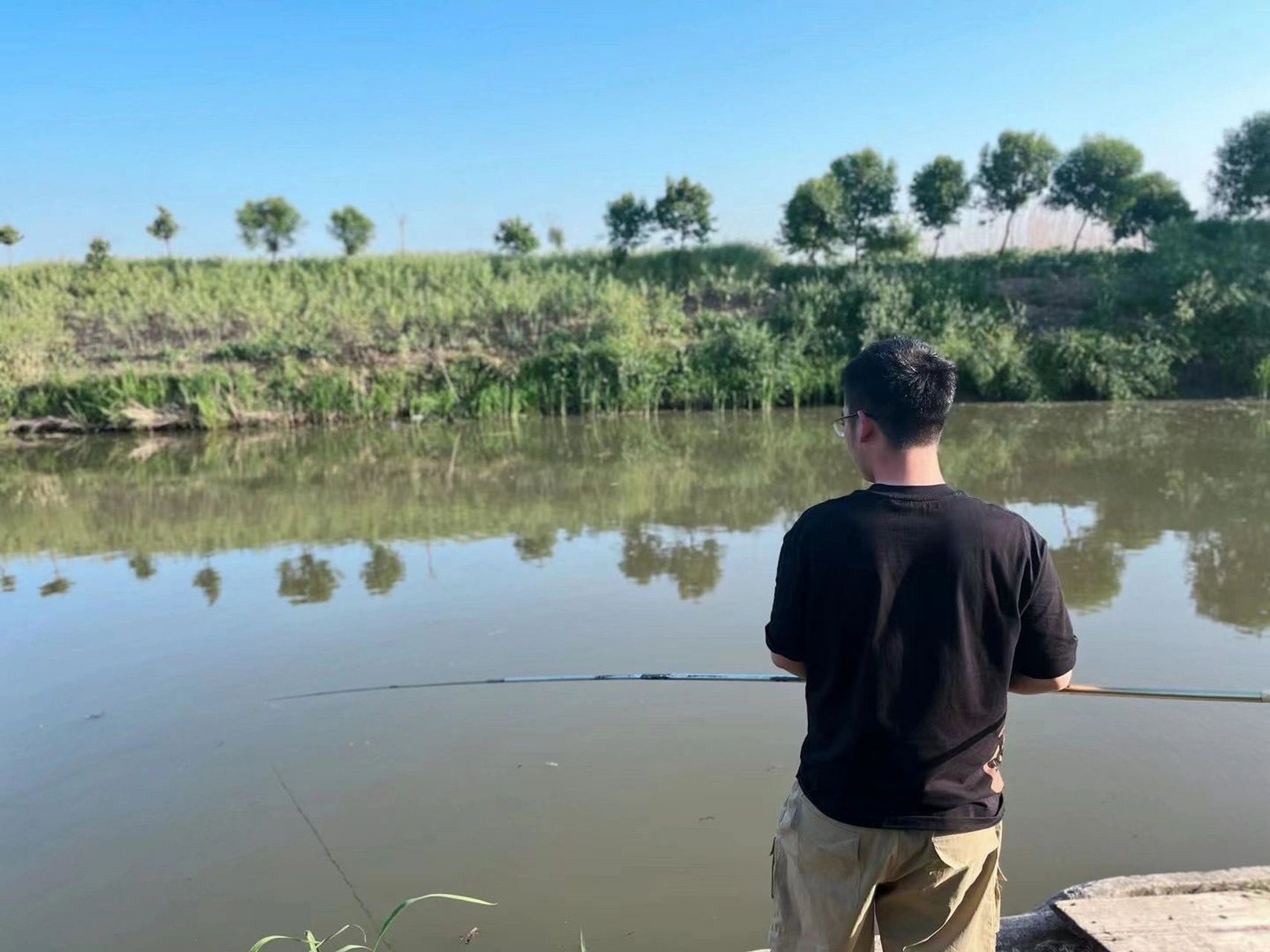 回村必玩項目: 釣魚 老家門口就是小河 每次回村 無聊了就去門口