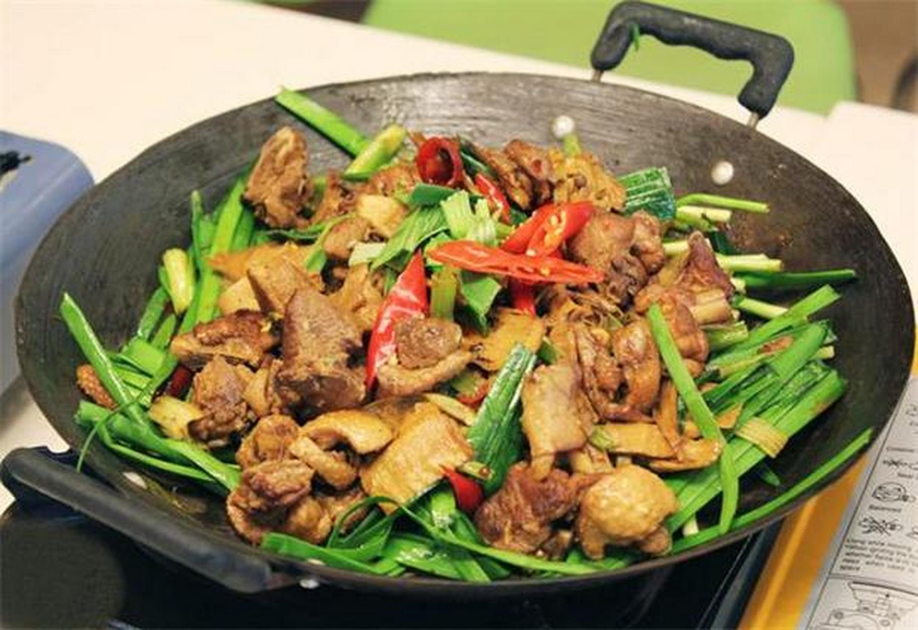 生焖鸭,是江西赣州最知名的一种美食.