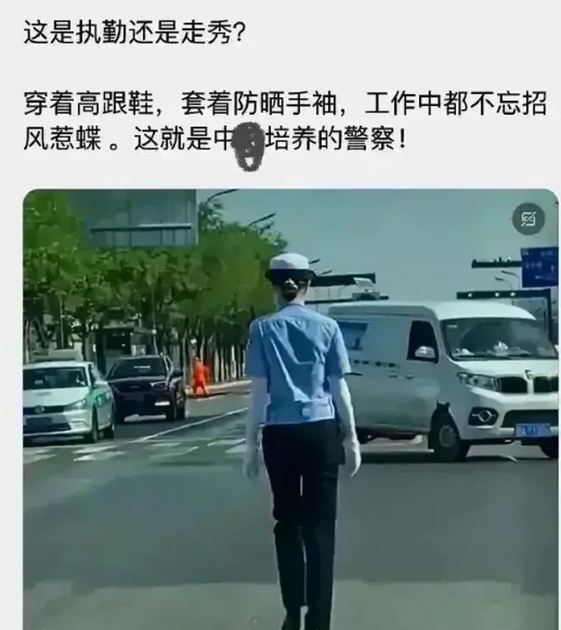 走红的女交警# 咸阳市最美女交警张娟最近意外引起了轰动,许多网友