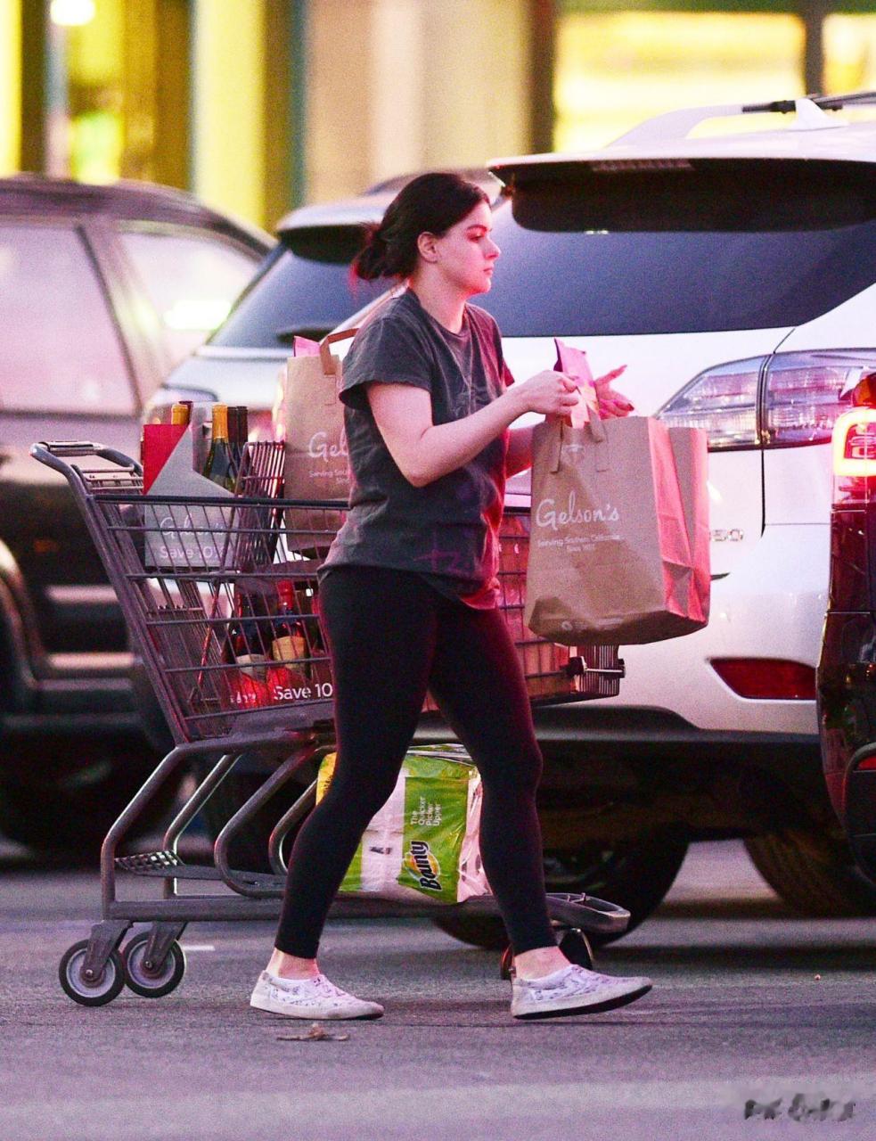 阿芮尔·温特没化妆就敢出门 看得出来她瘦到90斤确实很自信