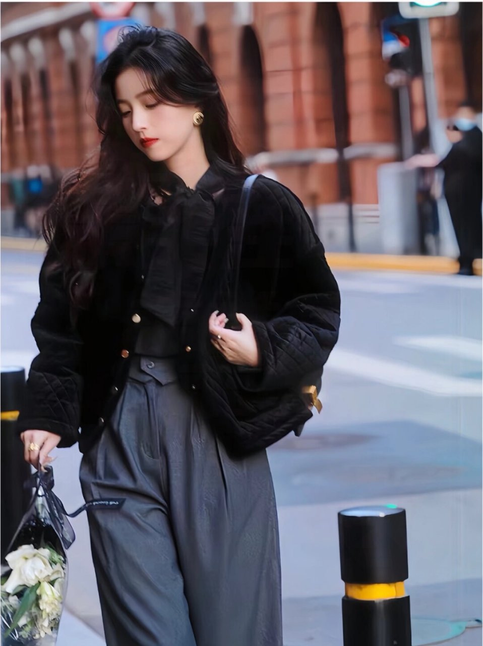 世界上最惊艳的配色  同类色是指单一色相通过变化明度,纯度而呈现出