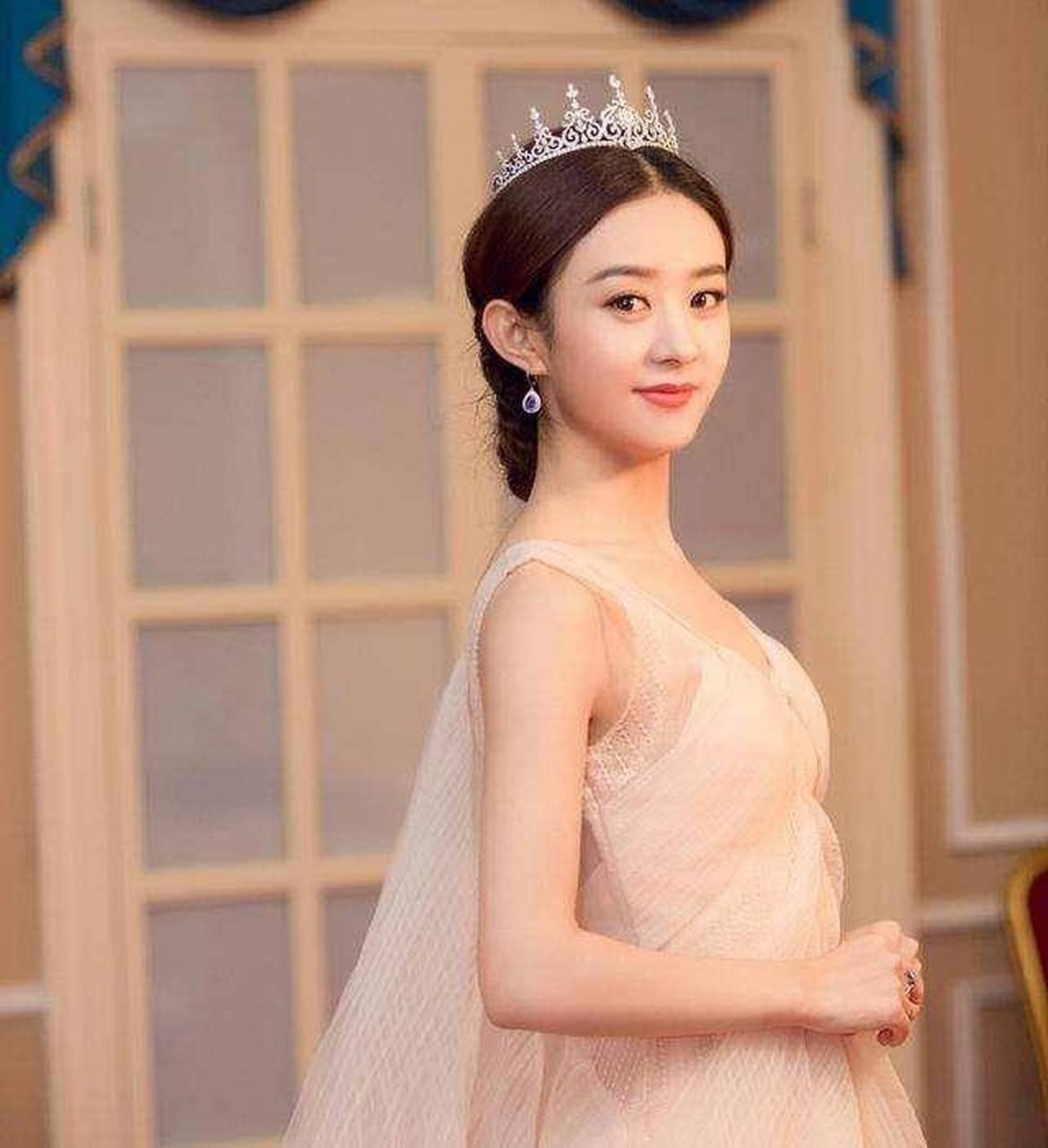 娱乐圈# 女明星皇冠造型,刘亦菲像迪士尼公主,最后一位却土里土气