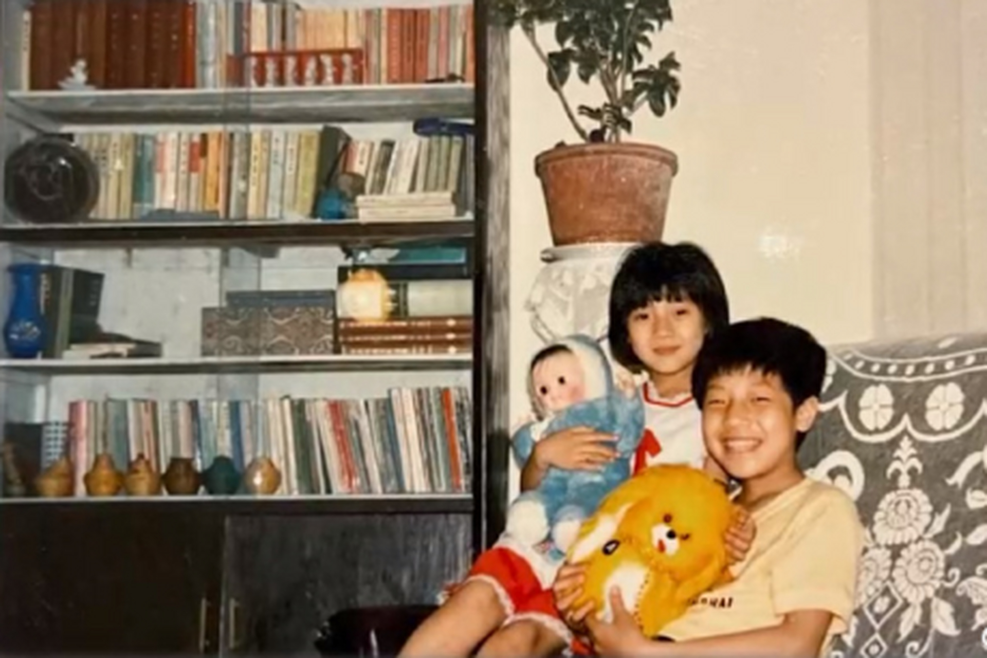 妹妹挺文静的,撒贝宁怎么这么调皮呢?