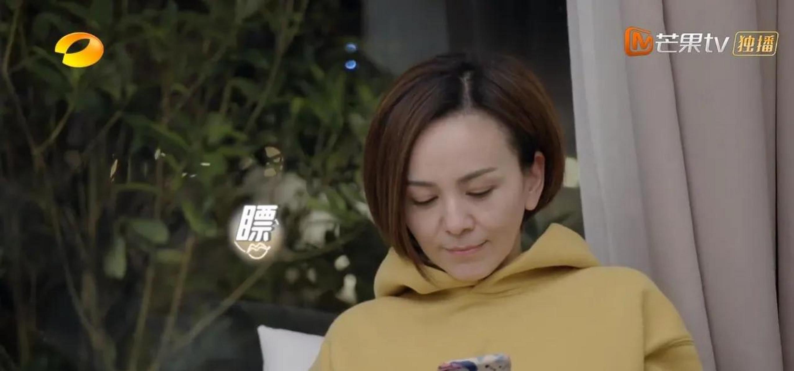 当时,在拍摄《怦然心动》时,王琳还吐槽节目组让他们谈恋爱一到心动的