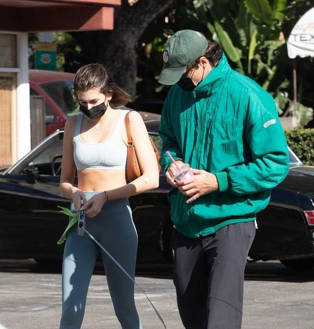 甜蜜!凯雅·杰柏(kaiagerber)和男友jacobelordi外出新街拍[?