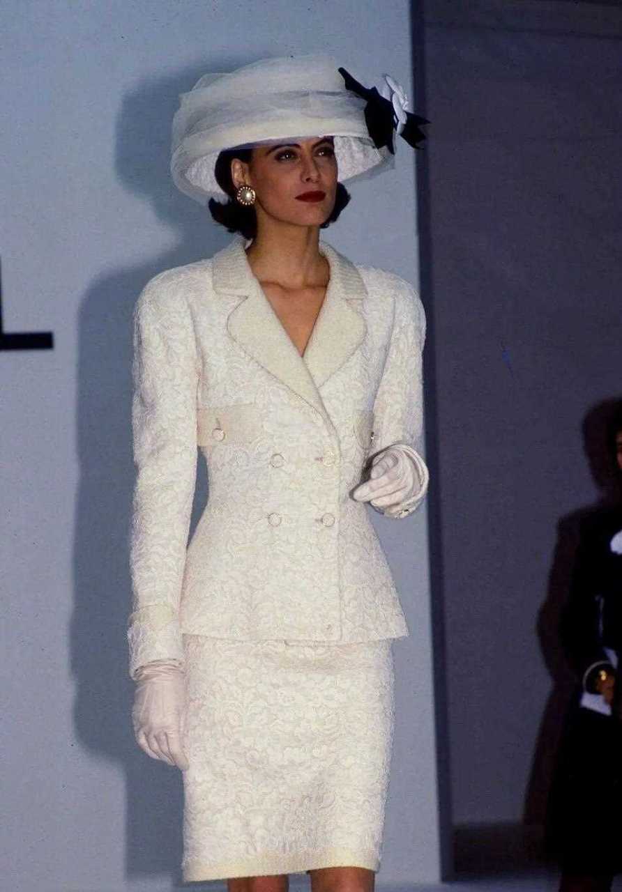 香奈儿专属模特inès de la fressange , 老佛爷的灵感缪斯女神