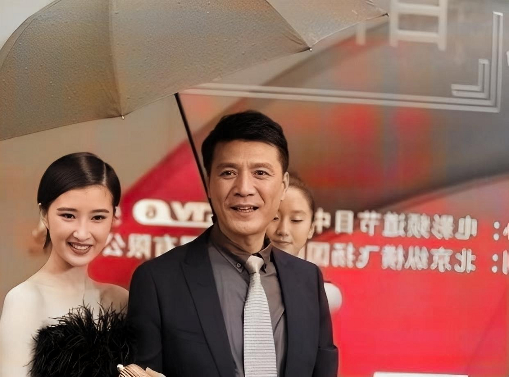 " 当时,郭晓然激动地答应好好照顾奚望,但五年后他食言了!