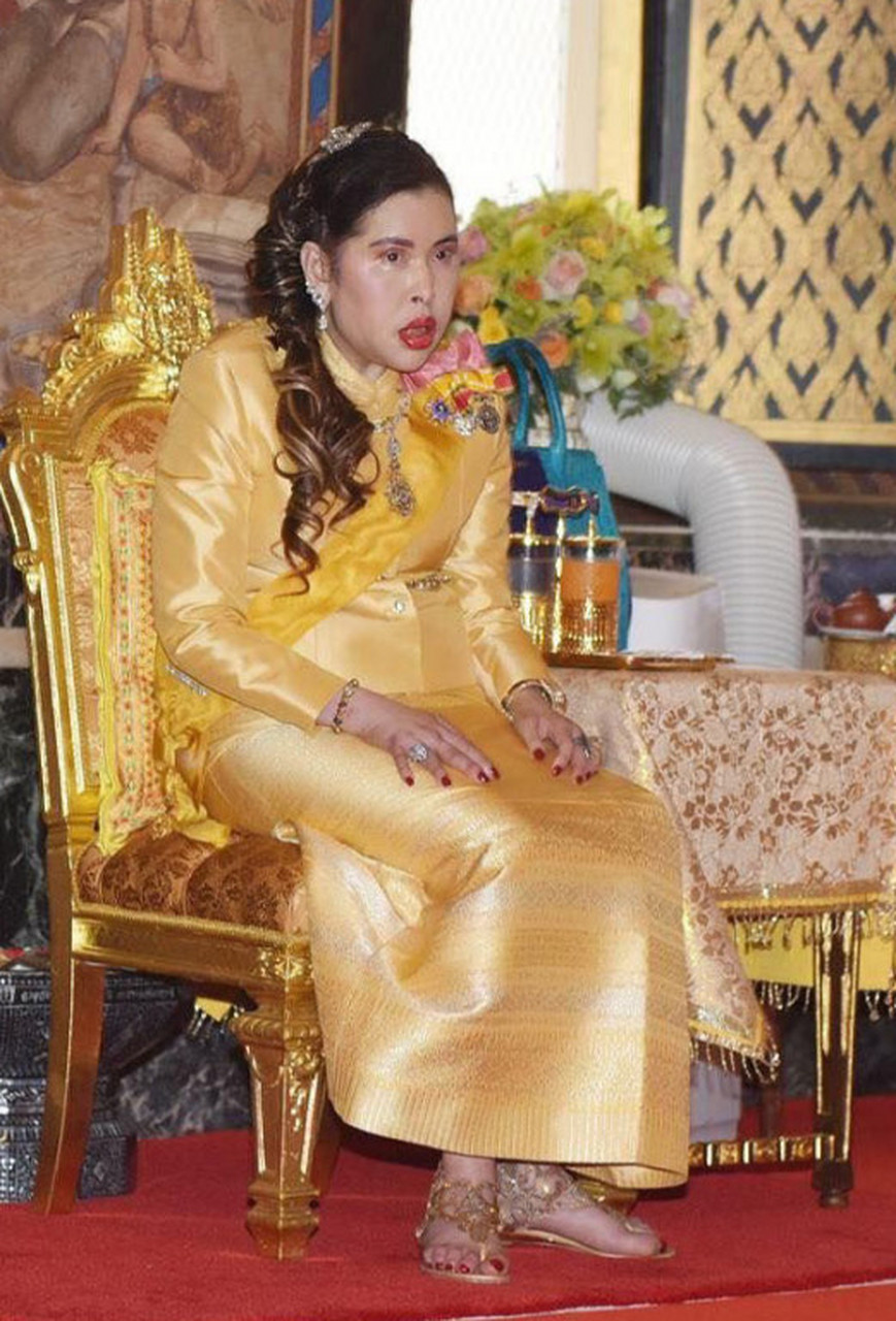 泰国的朱拉蓬公主2019年相片,公主60多岁还打扮的这么漂亮,穿着水晶鞋