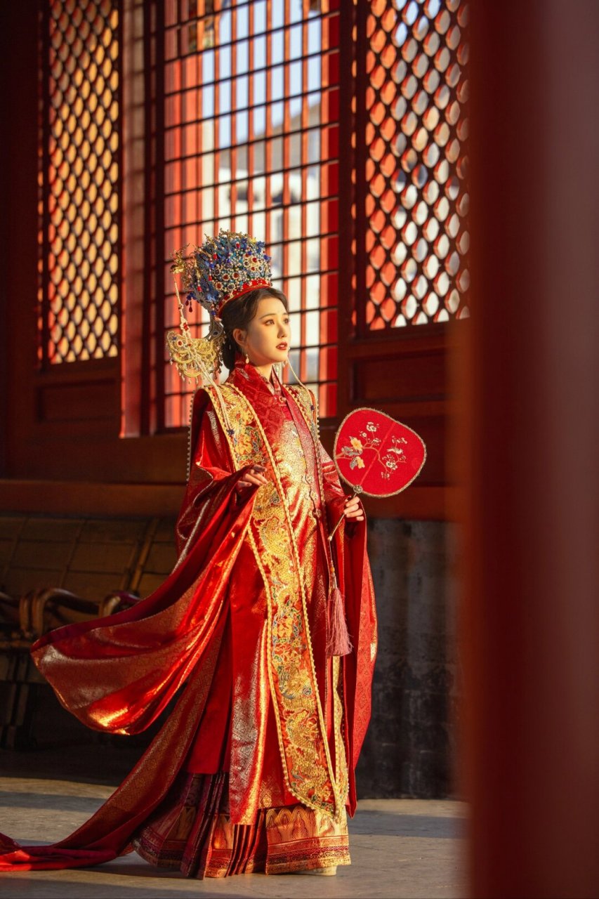 明制婚服  明制婚服是中国古代婚礼服饰中的一种