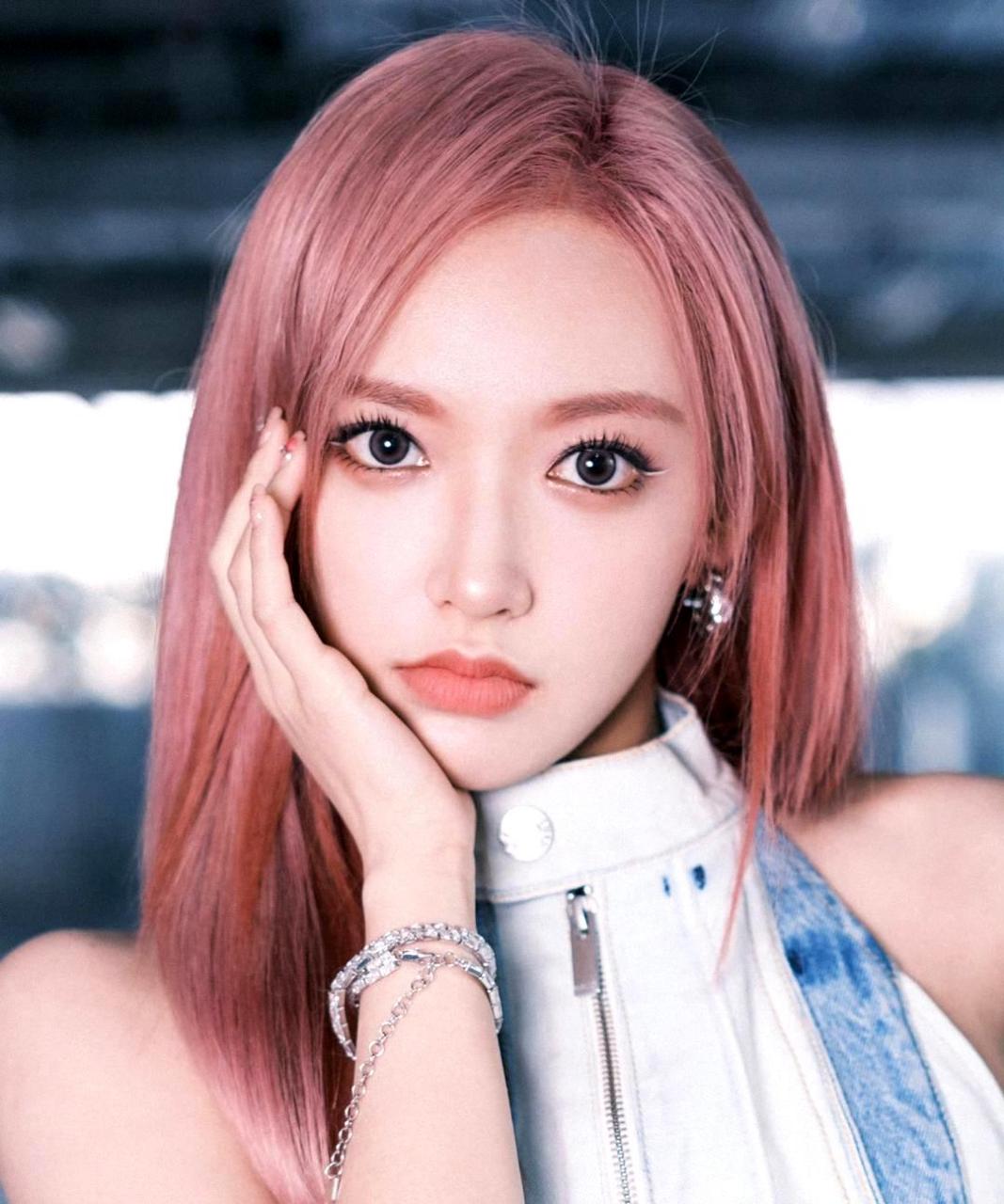 程潇的粉色头发非常漂亮!