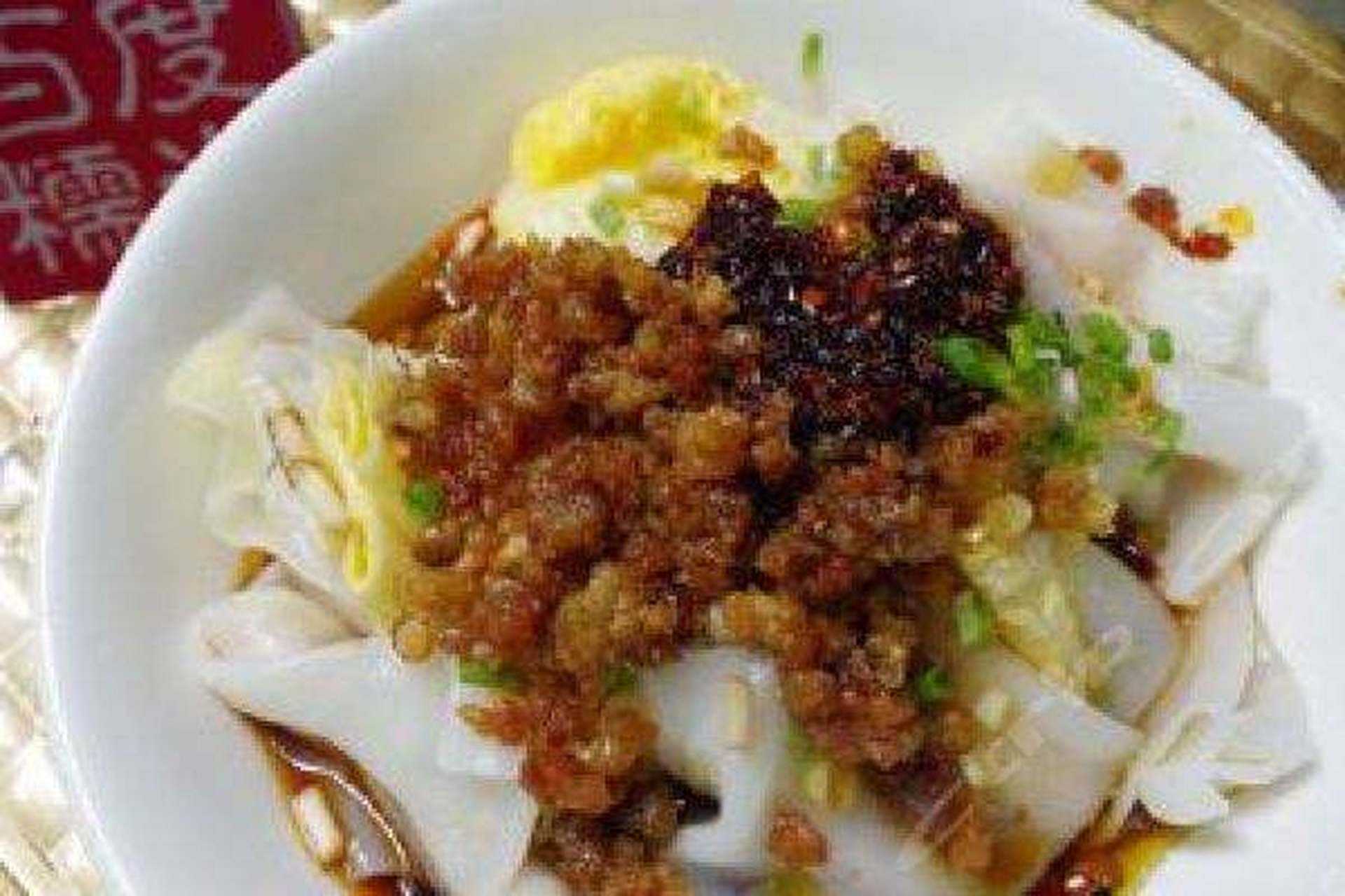 正安蒸米皮经济实惠,操作便捷,口味清爽,等上1至2分钟,冒着热气的蒸