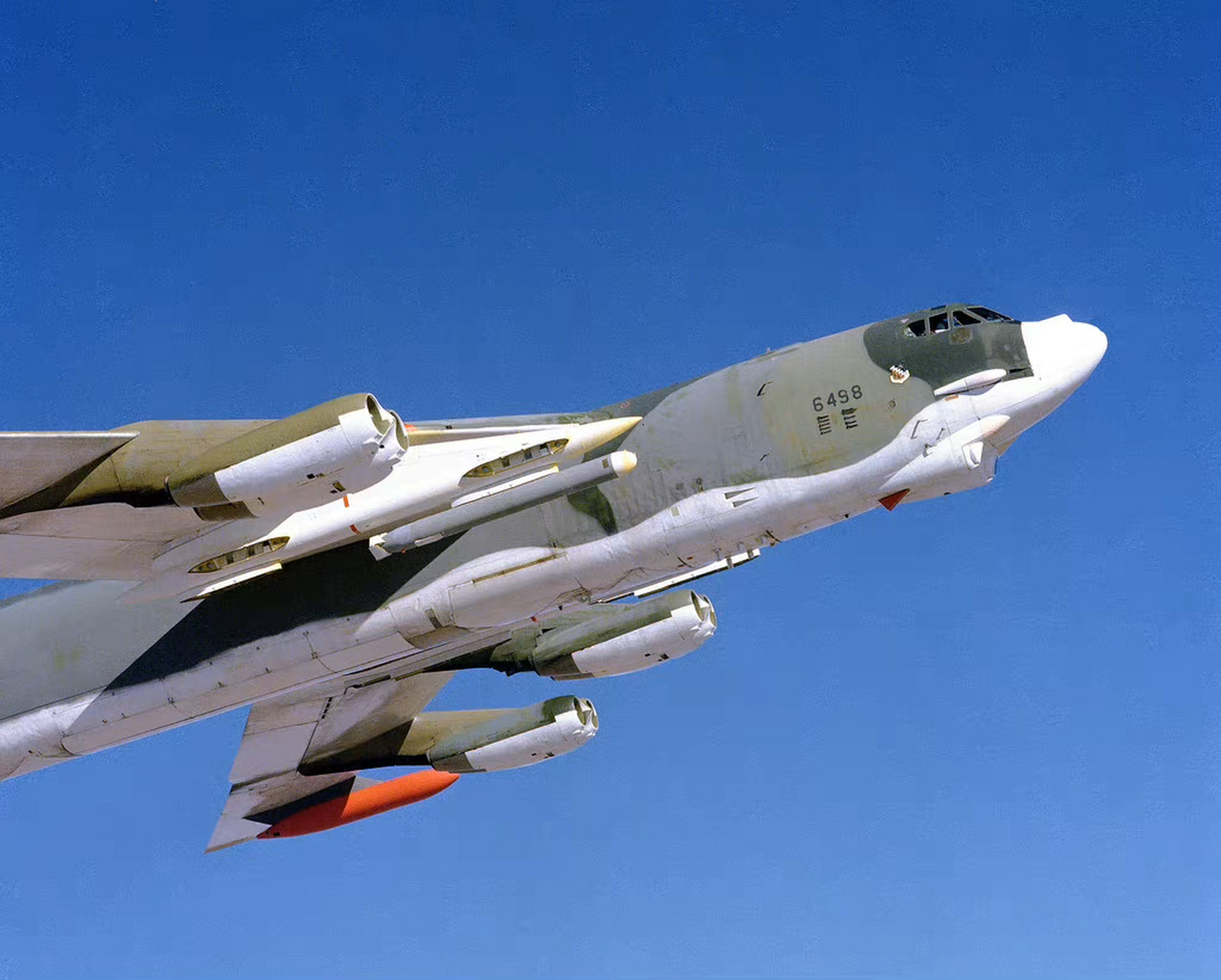 美国军工上世纪80年代开发的agm-109h/l空射巡航导弹,图片中可以看到