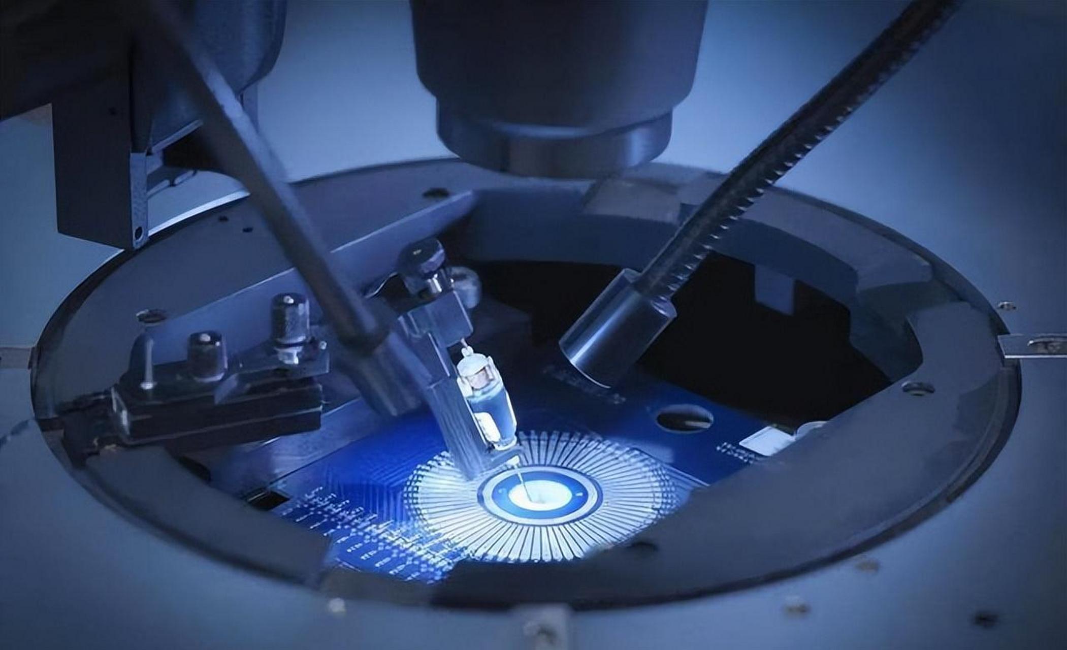 大家都知道,荷兰asml是全球领先的光刻机制造商,其生产的高端光刻机在