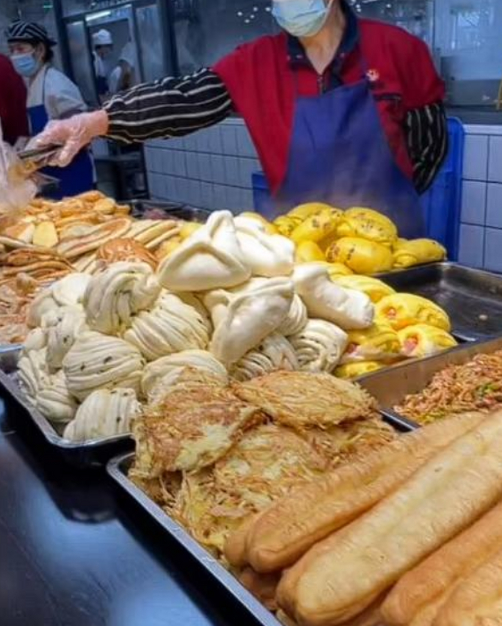 网友:985高校食堂,用料就是这么实在大气.