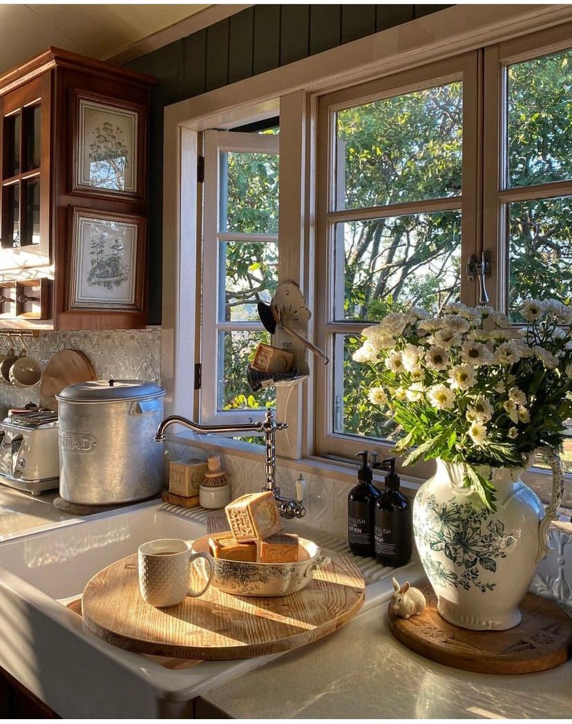 局部空间用绿植做点缀,为厨房增添了一份自然感