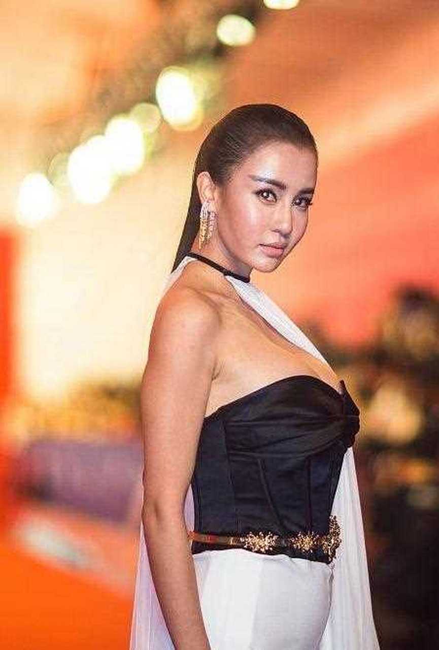 还记得成龙主演的电影《功夫瑜伽》吗?