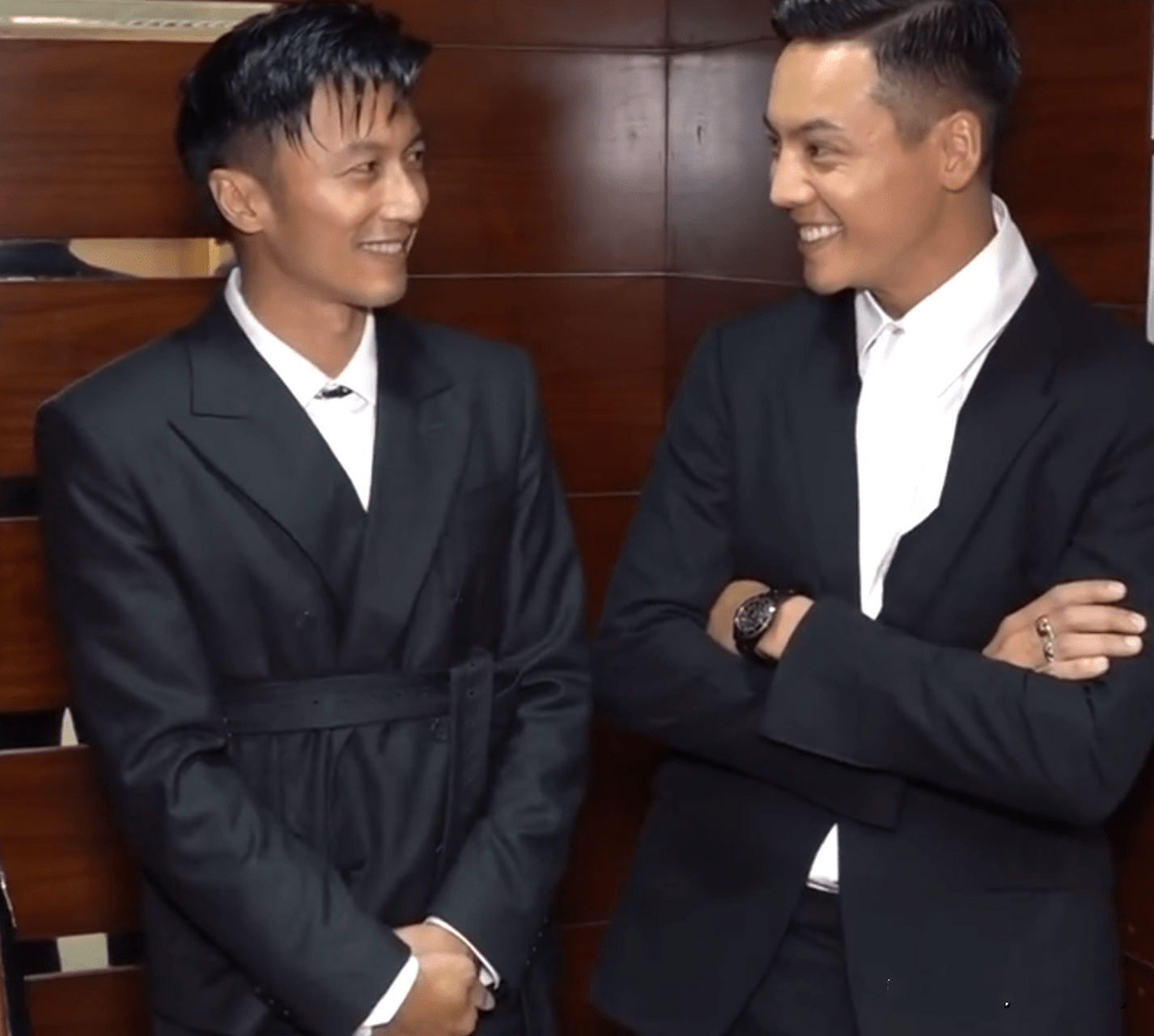 任达华谢霆锋陈伟霆同框,近日中国电影华表奖红毯群星璀璨,演员任达华